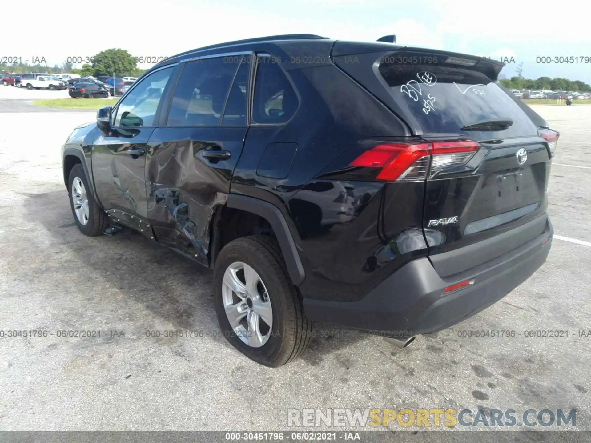 3 Photograph of a damaged car 2T3W1RFV7MW116618 TOYOTA RAV4 2021