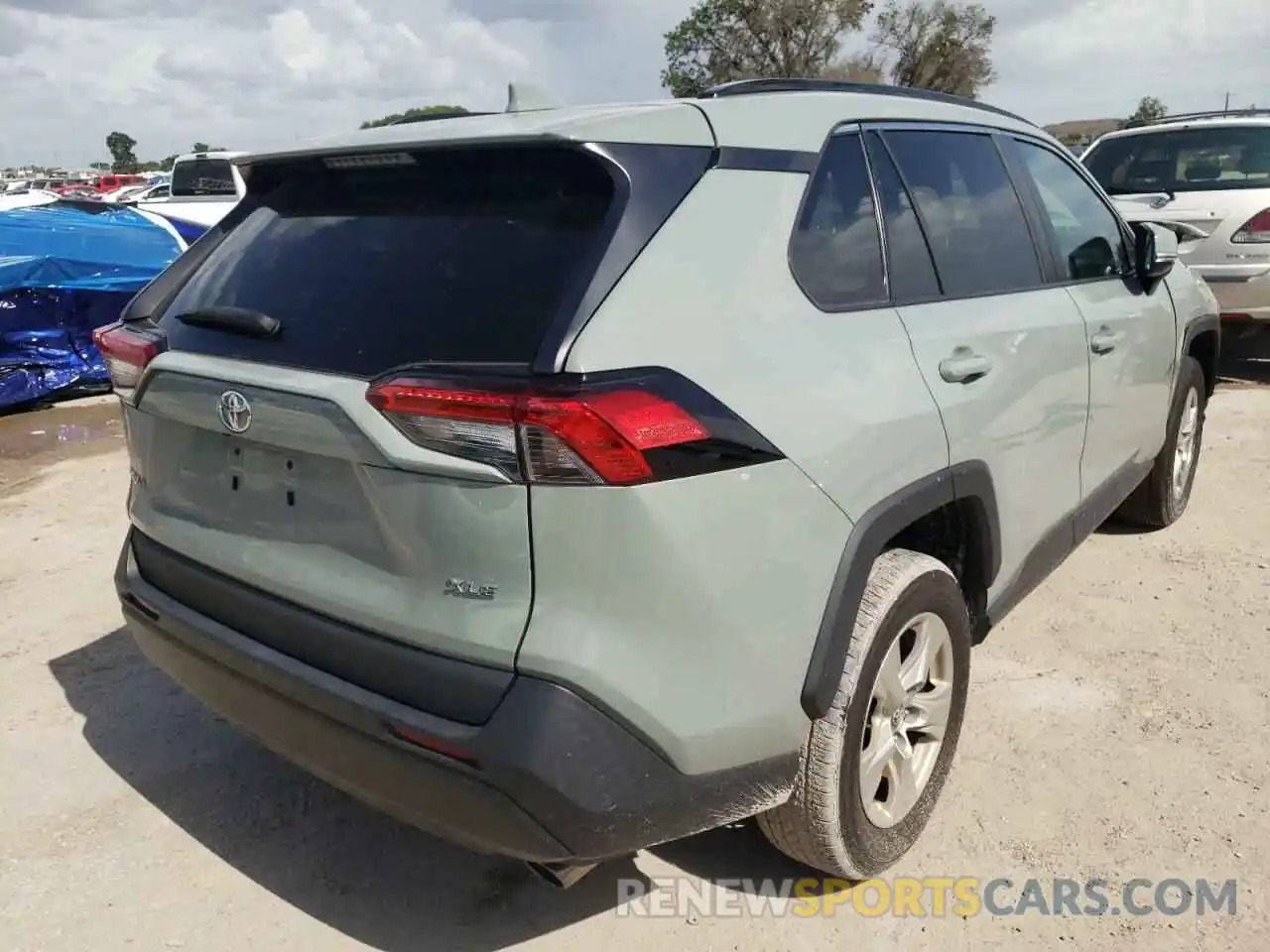 4 Photograph of a damaged car 2T3W1RFV7MW117221 TOYOTA RAV4 2021