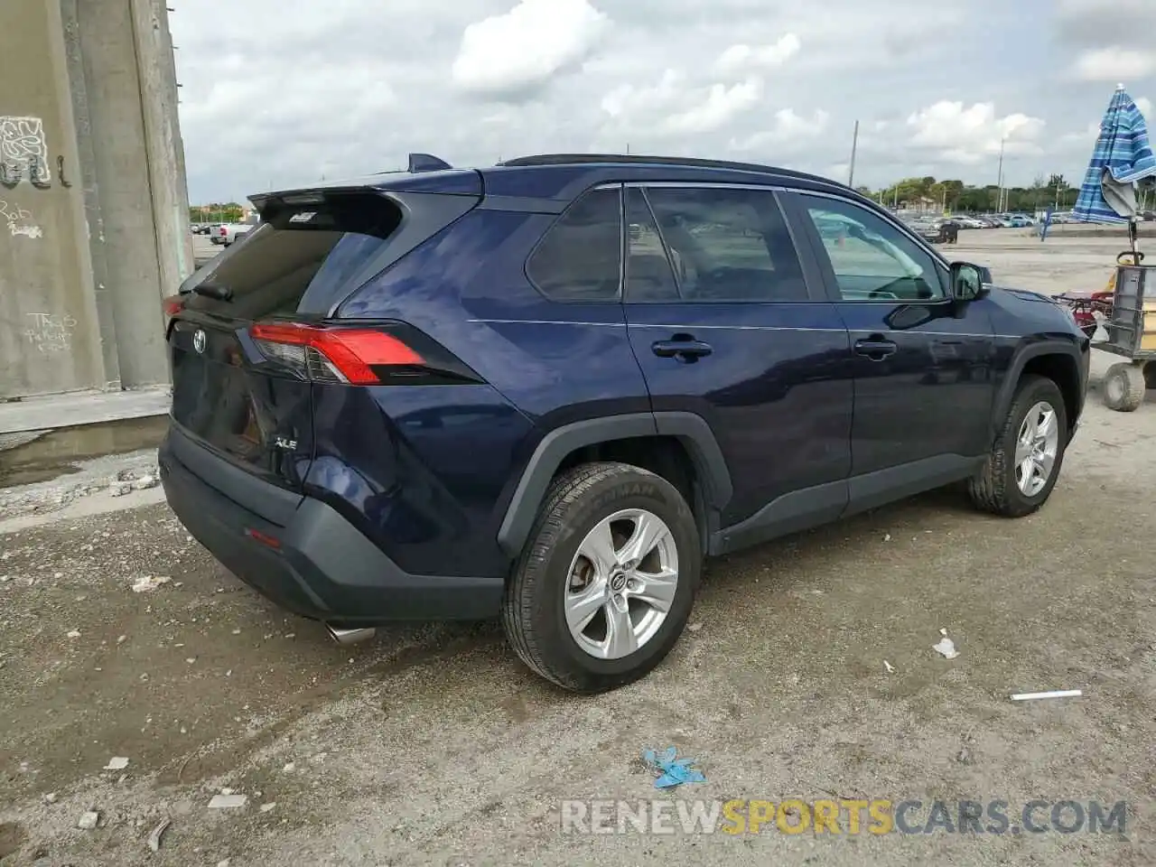 3 Photograph of a damaged car 2T3W1RFV7MW120815 TOYOTA RAV4 2021