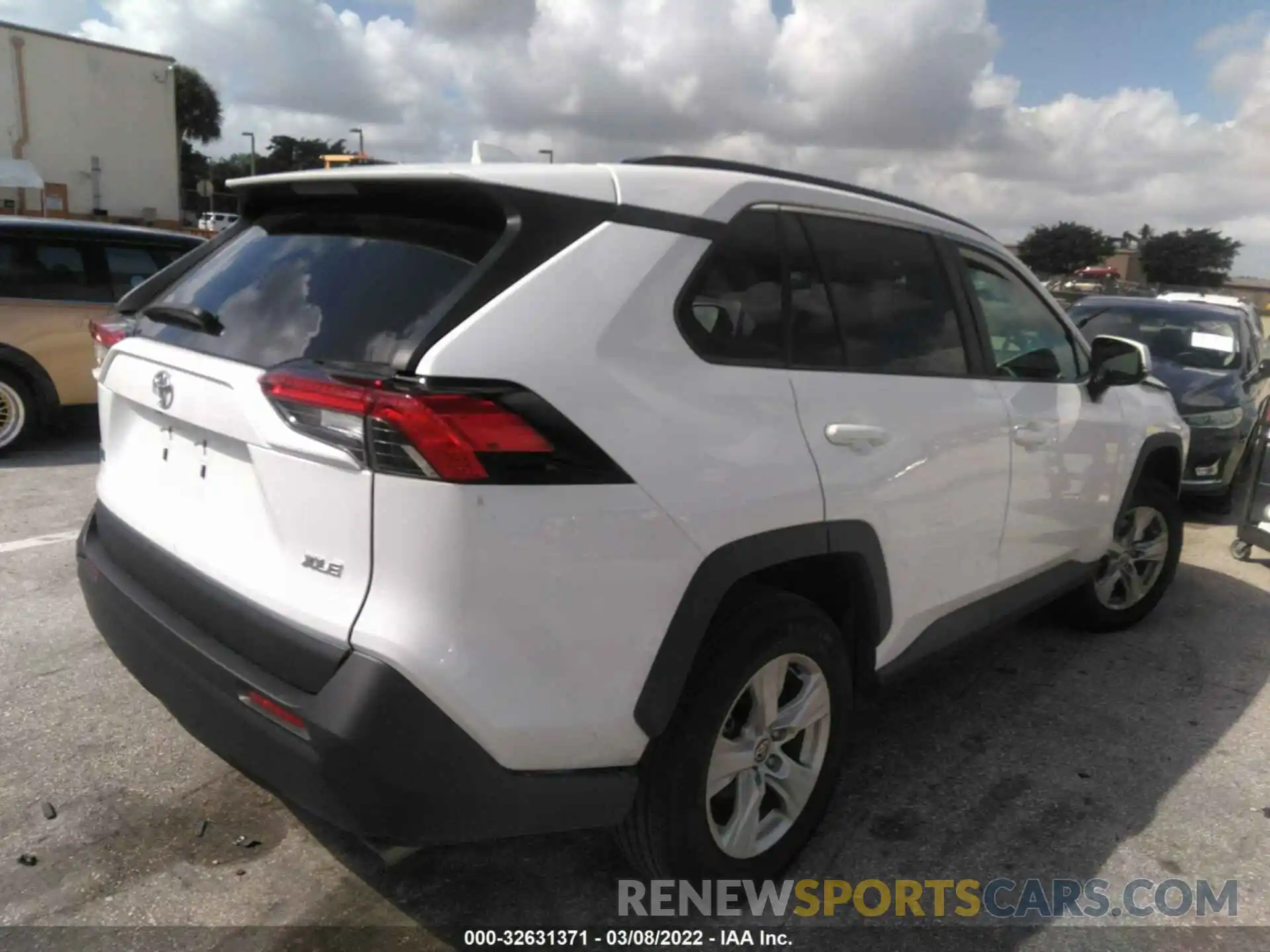 4 Photograph of a damaged car 2T3W1RFV7MW131913 TOYOTA RAV4 2021