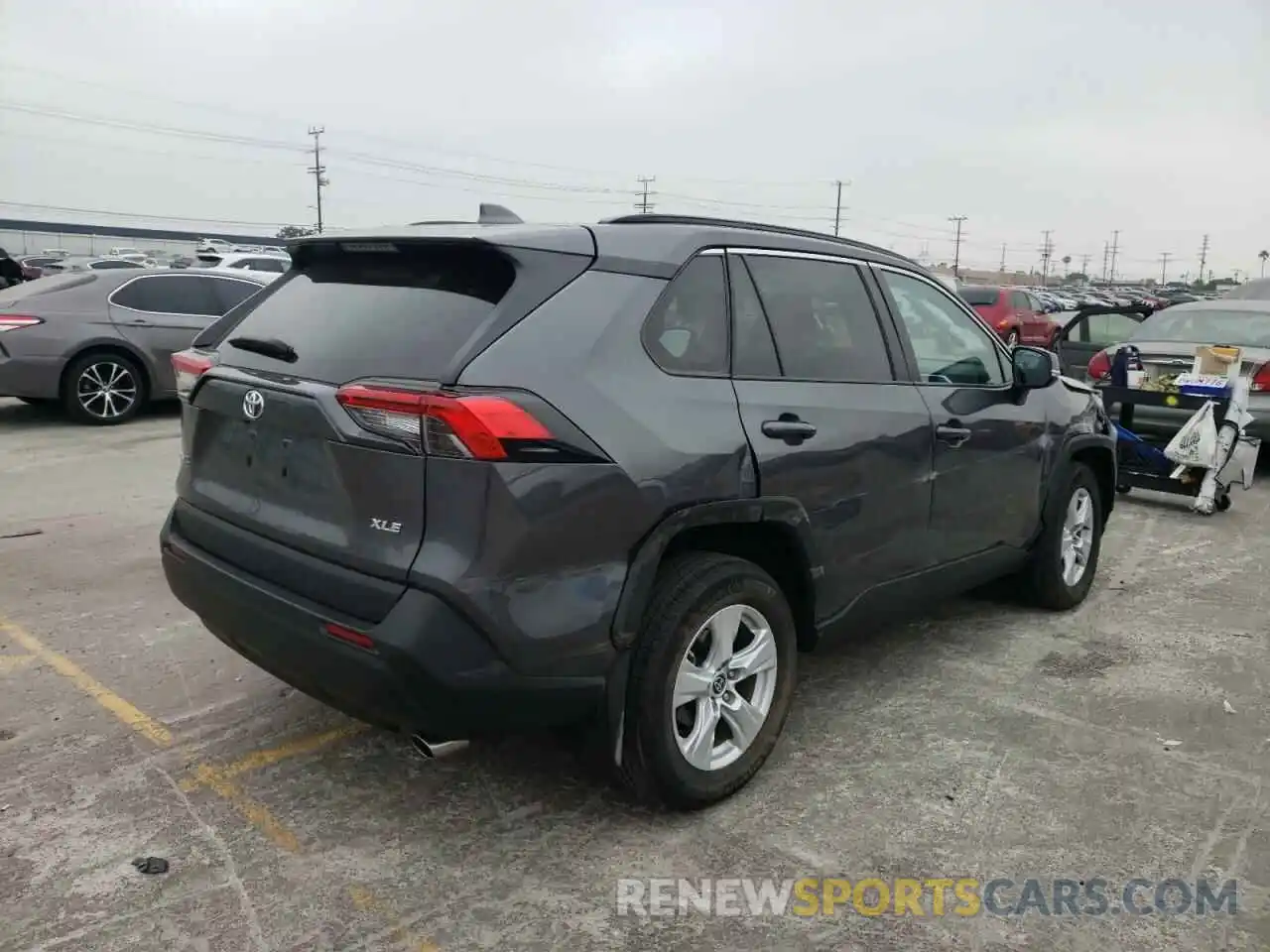 4 Photograph of a damaged car 2T3W1RFV7MW151837 TOYOTA RAV4 2021