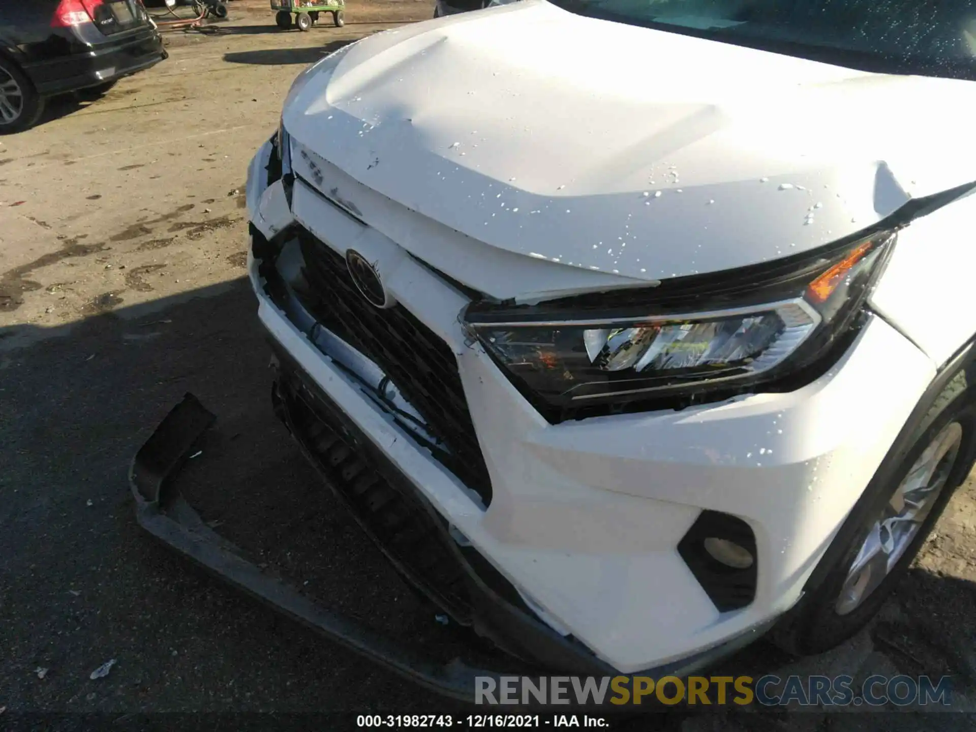 12 Photograph of a damaged car 2T3W1RFV7MW163096 TOYOTA RAV4 2021