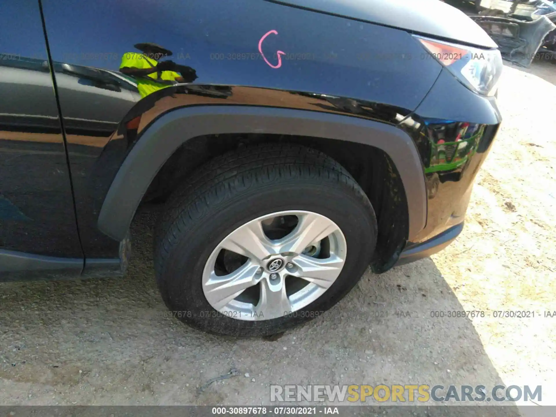 14 Photograph of a damaged car 2T3W1RFV8MC091195 TOYOTA RAV4 2021