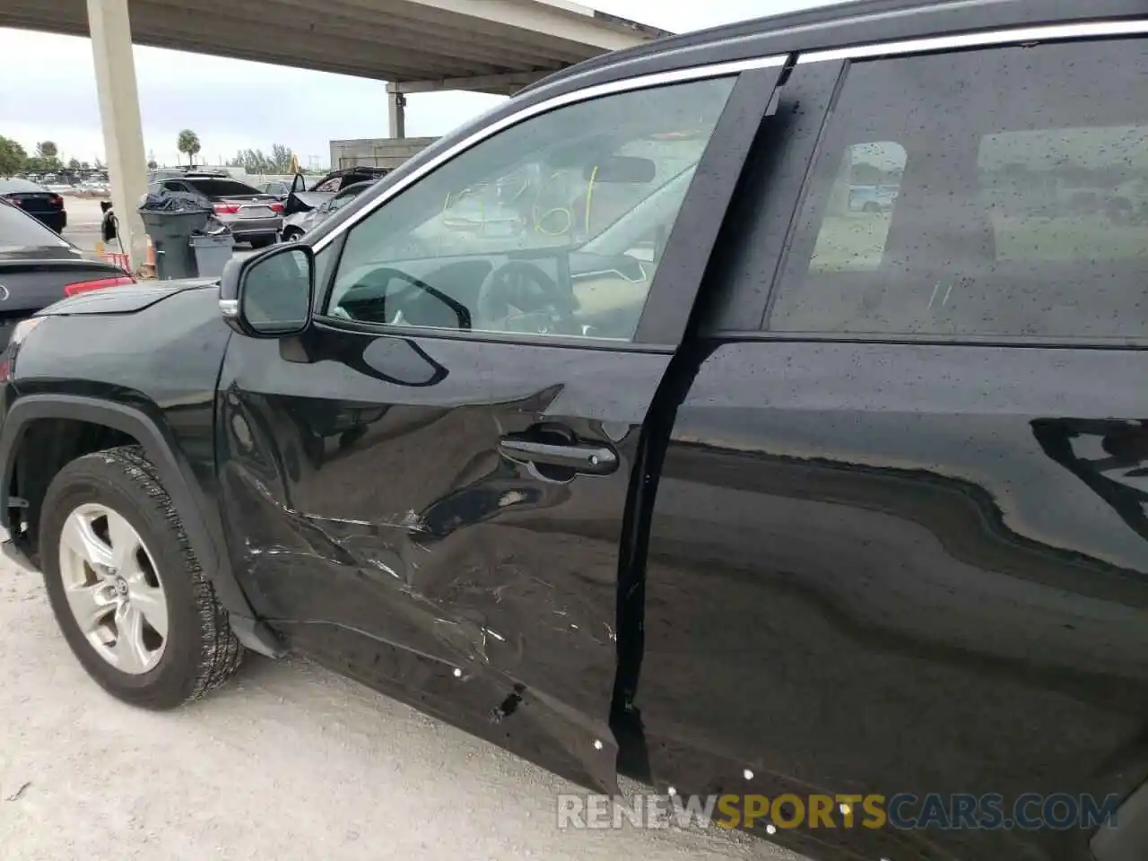 9 Photograph of a damaged car 2T3W1RFV8MC095098 TOYOTA RAV4 2021