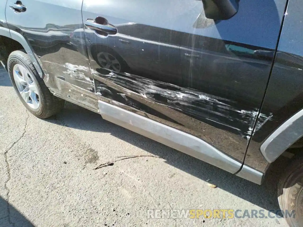 9 Photograph of a damaged car 2T3W1RFV8MC095165 TOYOTA RAV4 2021