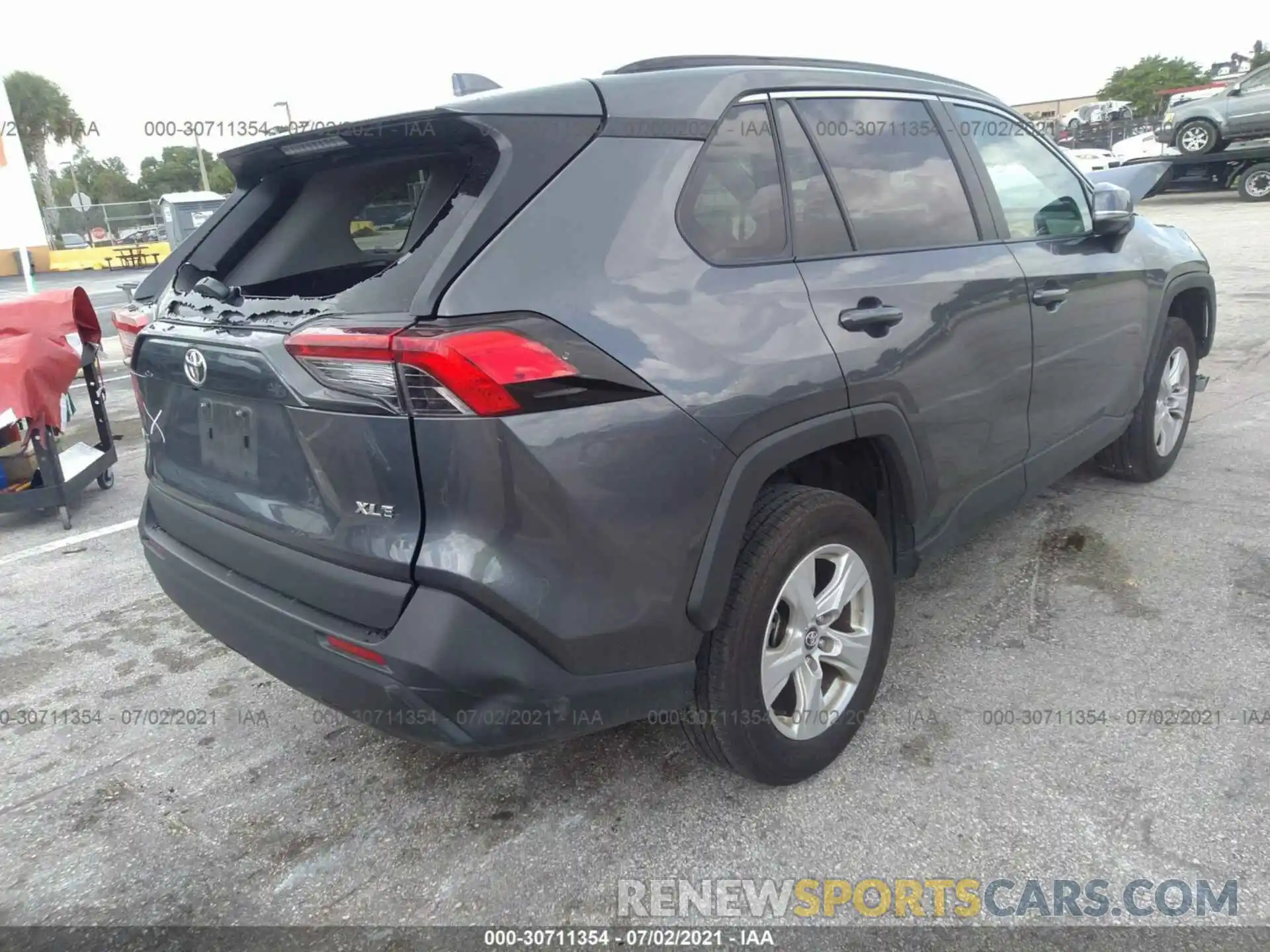 4 Photograph of a damaged car 2T3W1RFV8MC096736 TOYOTA RAV4 2021