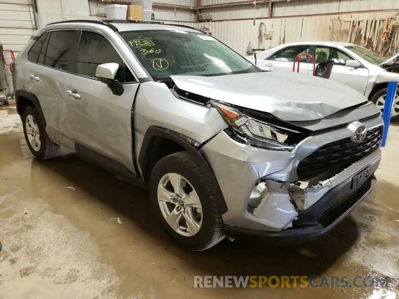 1 Photograph of a damaged car 2T3W1RFV8MC105869 TOYOTA RAV4 2021