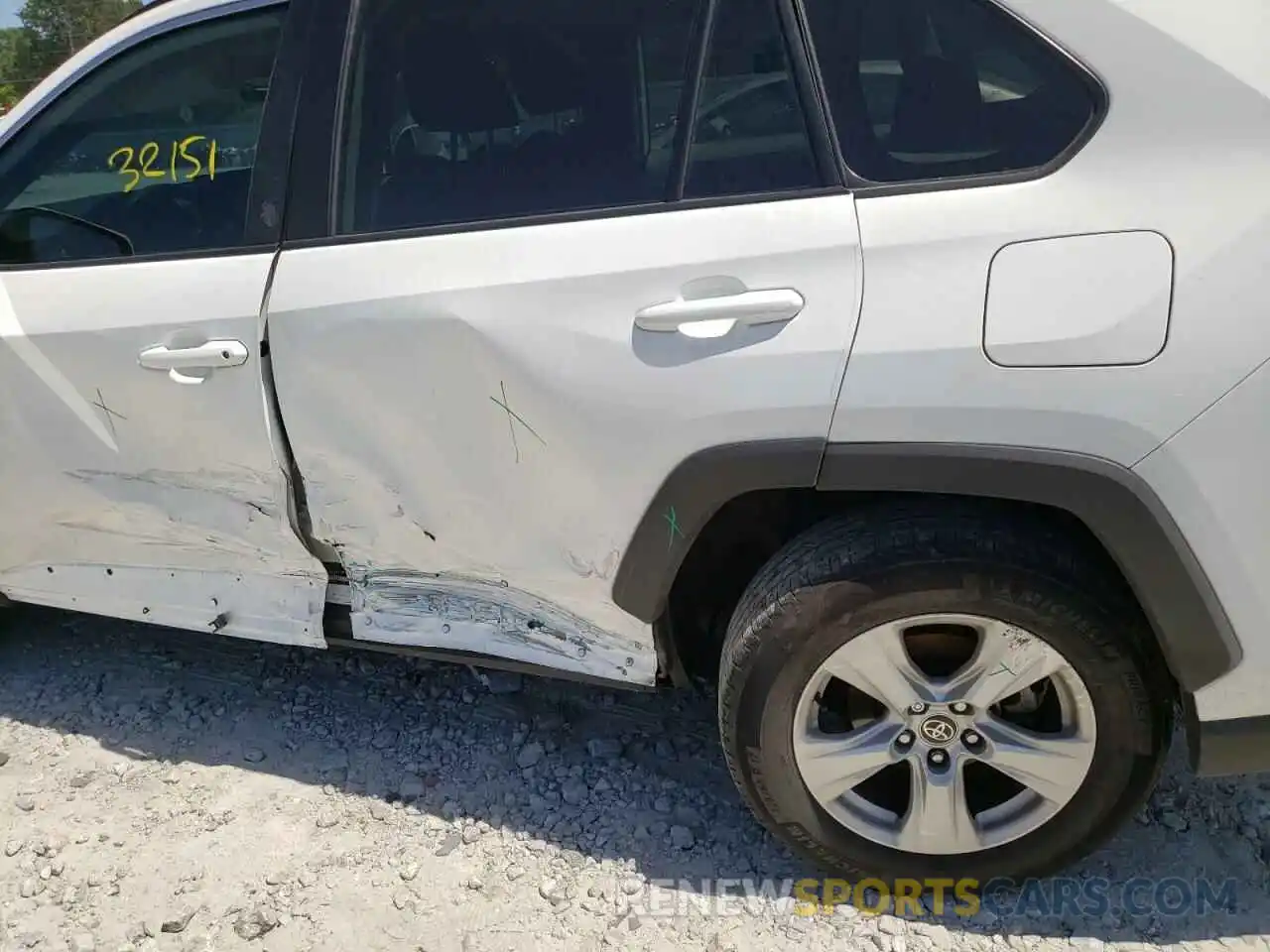 9 Photograph of a damaged car 2T3W1RFV8MC114054 TOYOTA RAV4 2021