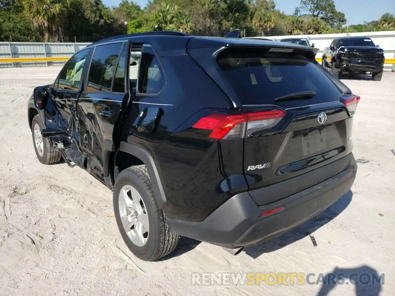 3 Photograph of a damaged car 2T3W1RFV8MC125653 TOYOTA RAV4 2021