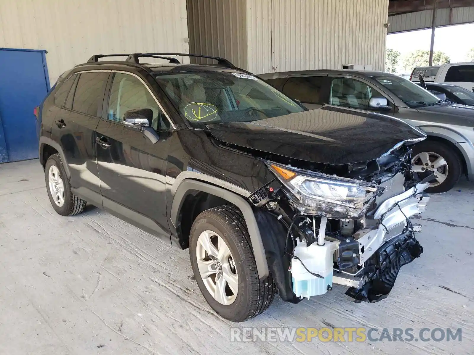 1 Photograph of a damaged car 2T3W1RFV8MC131694 TOYOTA RAV4 2021