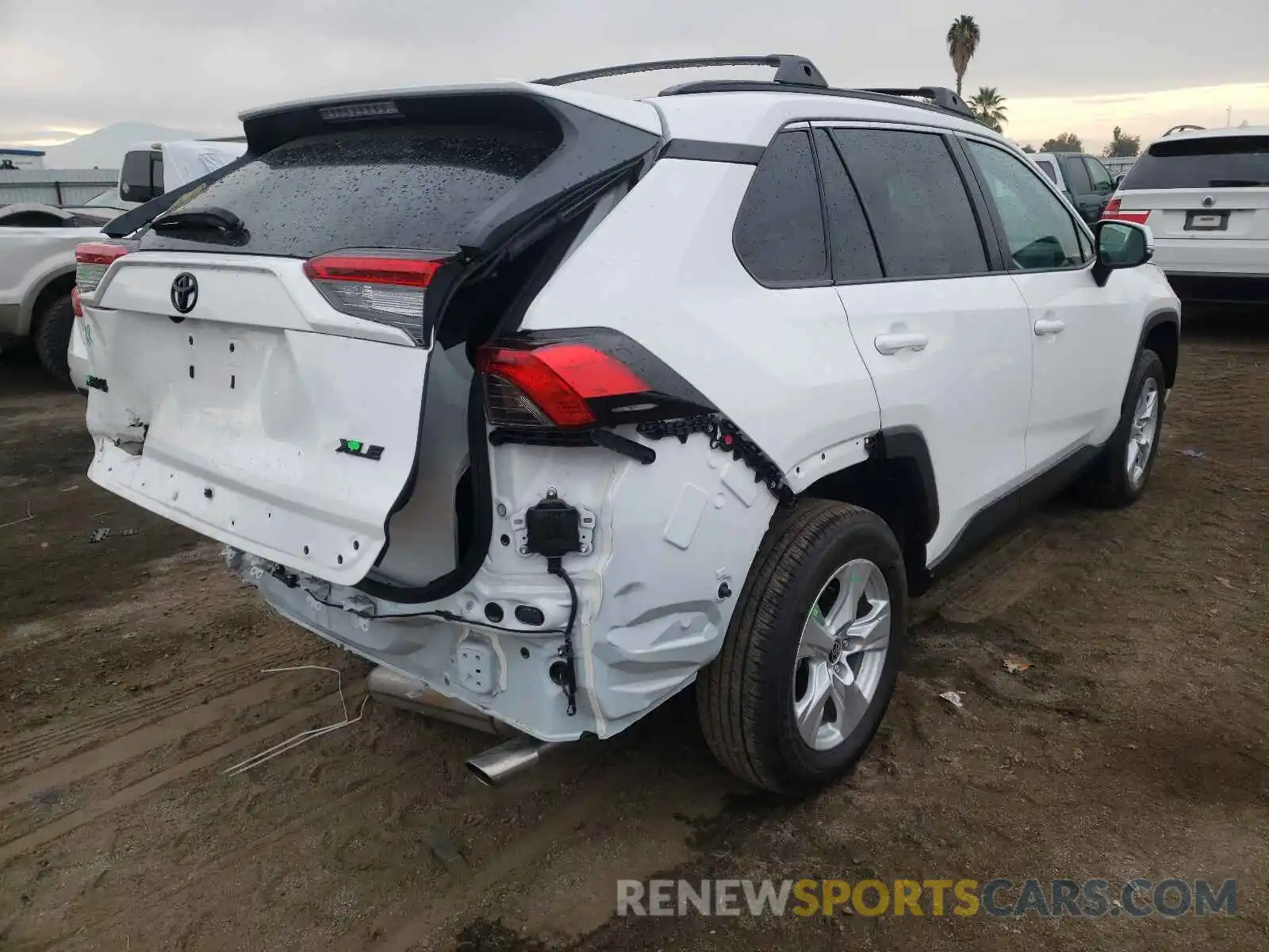 4 Photograph of a damaged car 2T3W1RFV8MC132277 TOYOTA RAV4 2021