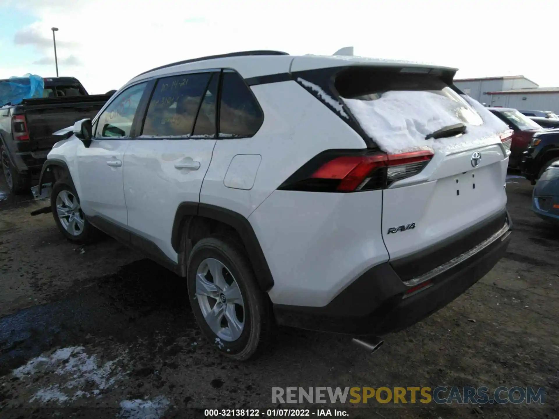 3 Photograph of a damaged car 2T3W1RFV8MW104140 TOYOTA RAV4 2021