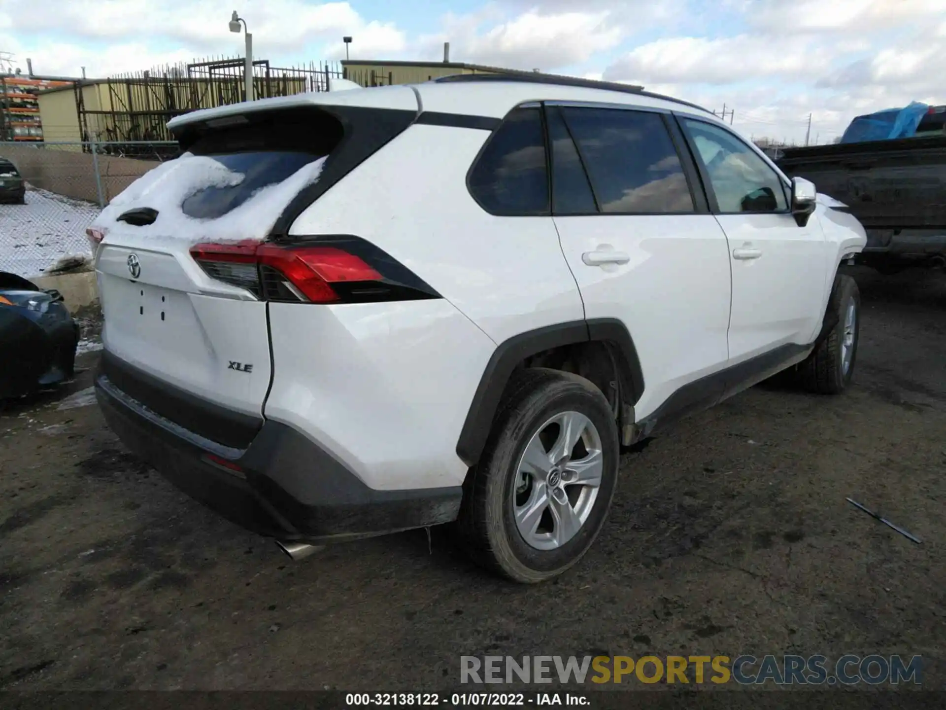 4 Photograph of a damaged car 2T3W1RFV8MW104140 TOYOTA RAV4 2021