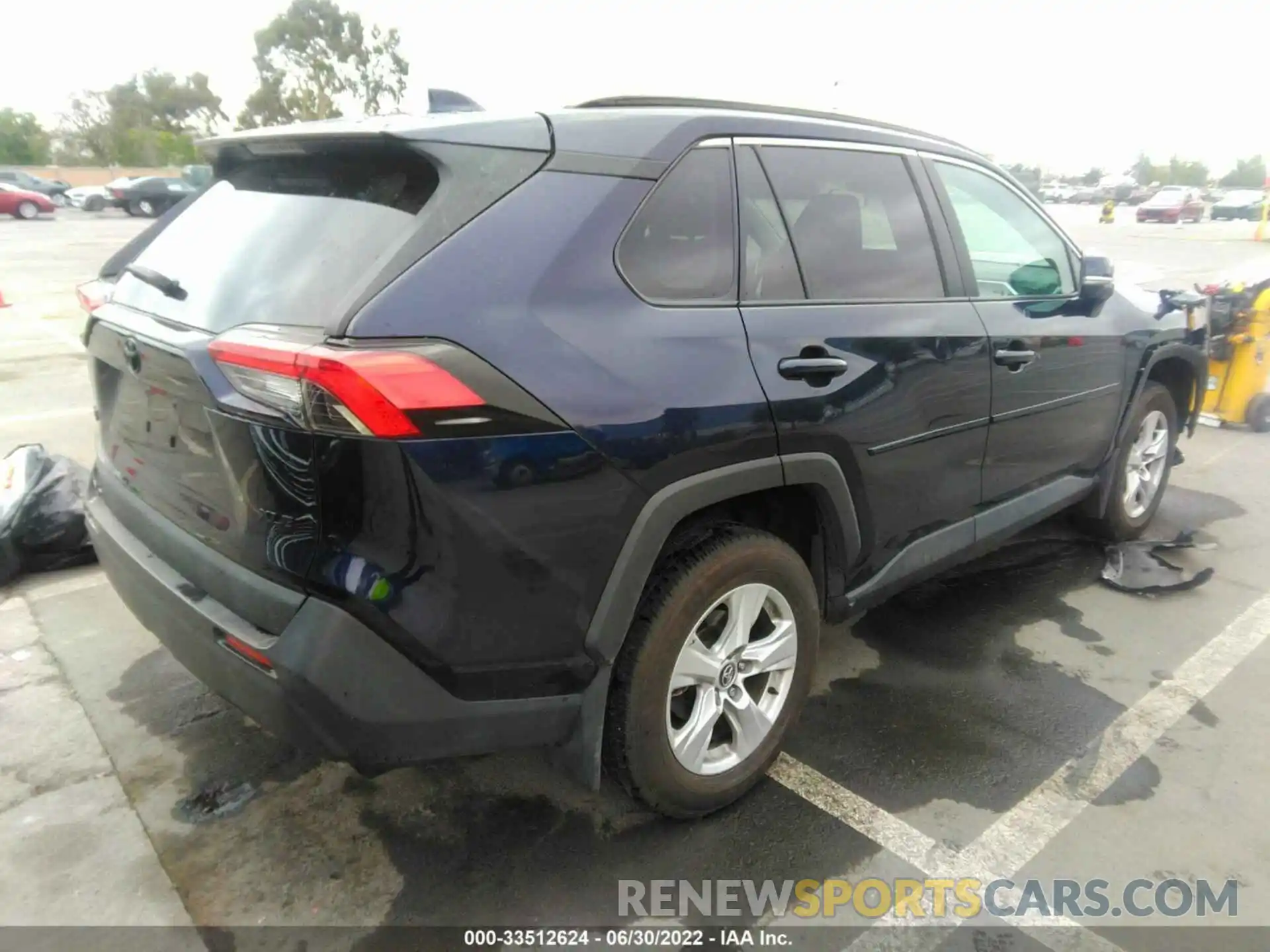 4 Photograph of a damaged car 2T3W1RFV8MW121181 TOYOTA RAV4 2021