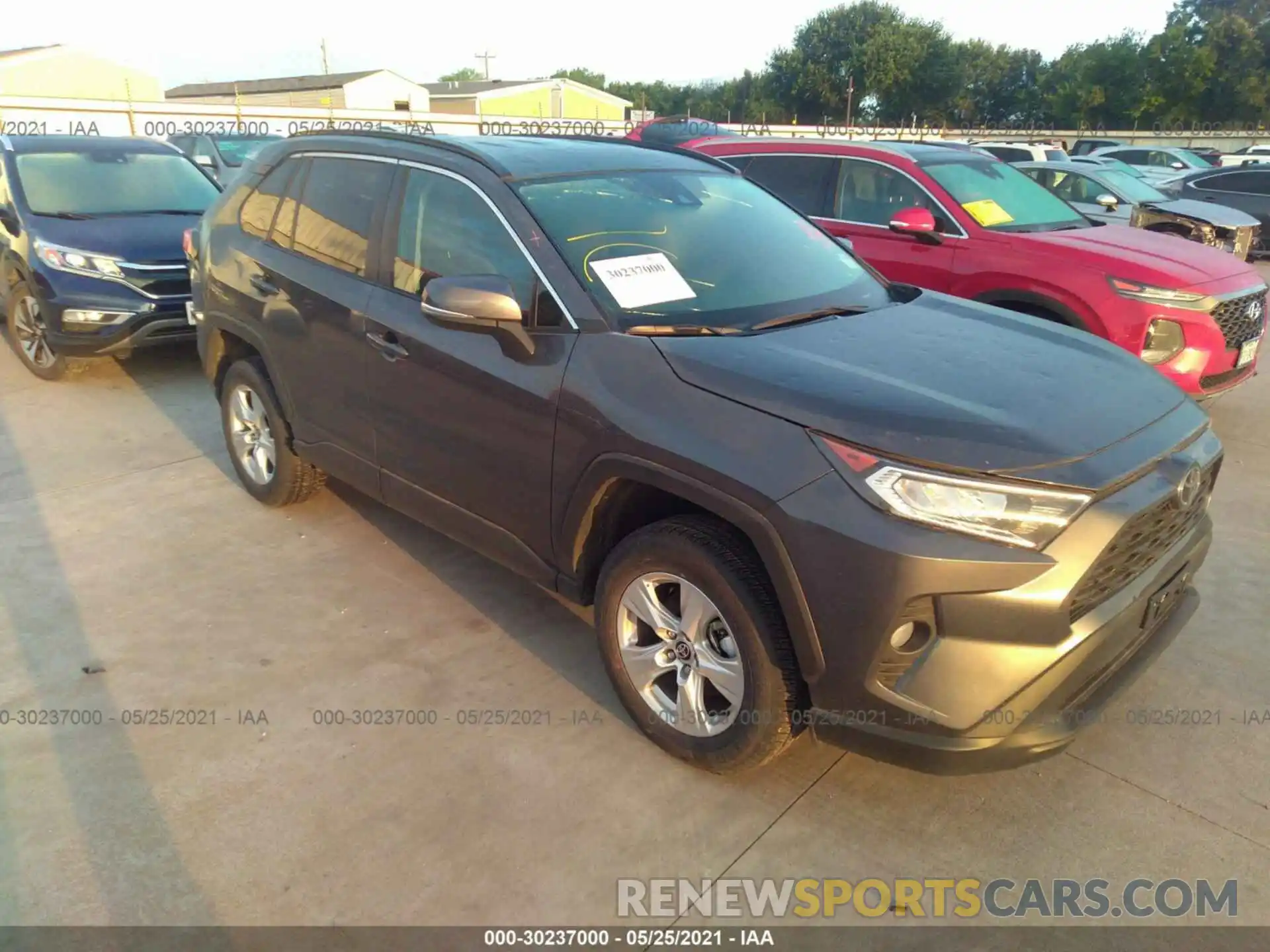 1 Photograph of a damaged car 2T3W1RFV8MW128311 TOYOTA RAV4 2021