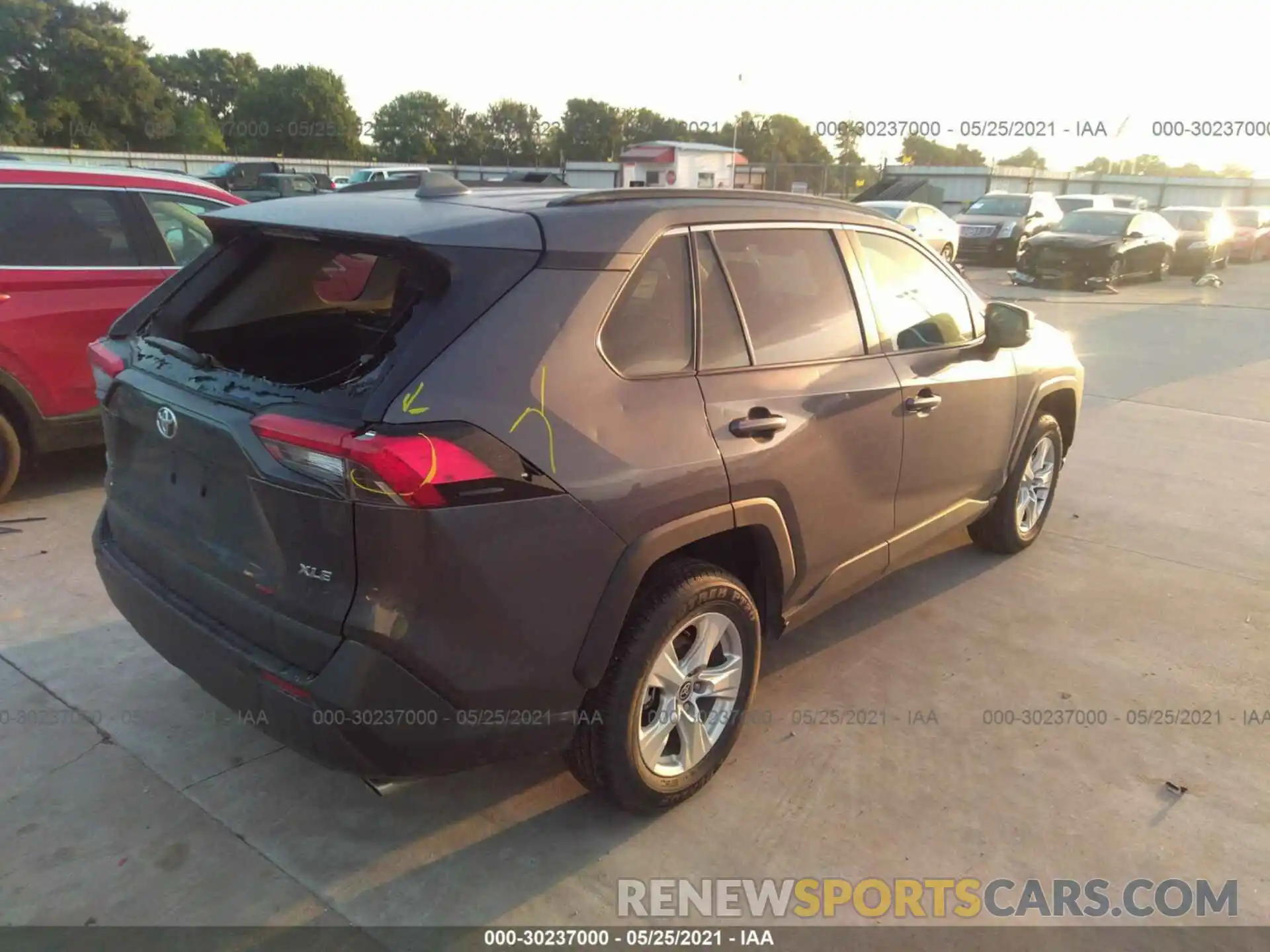 4 Photograph of a damaged car 2T3W1RFV8MW128311 TOYOTA RAV4 2021