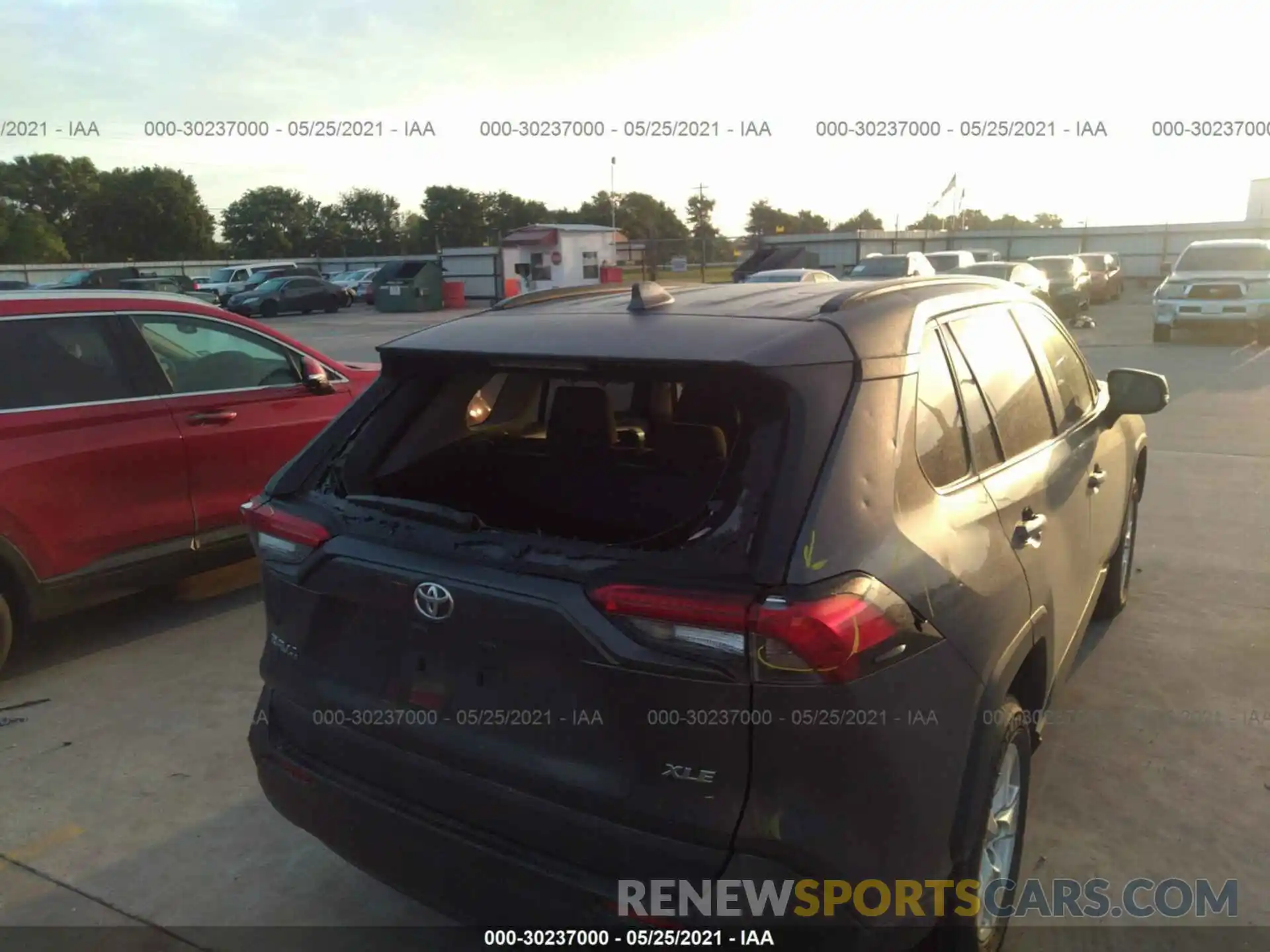 6 Photograph of a damaged car 2T3W1RFV8MW128311 TOYOTA RAV4 2021