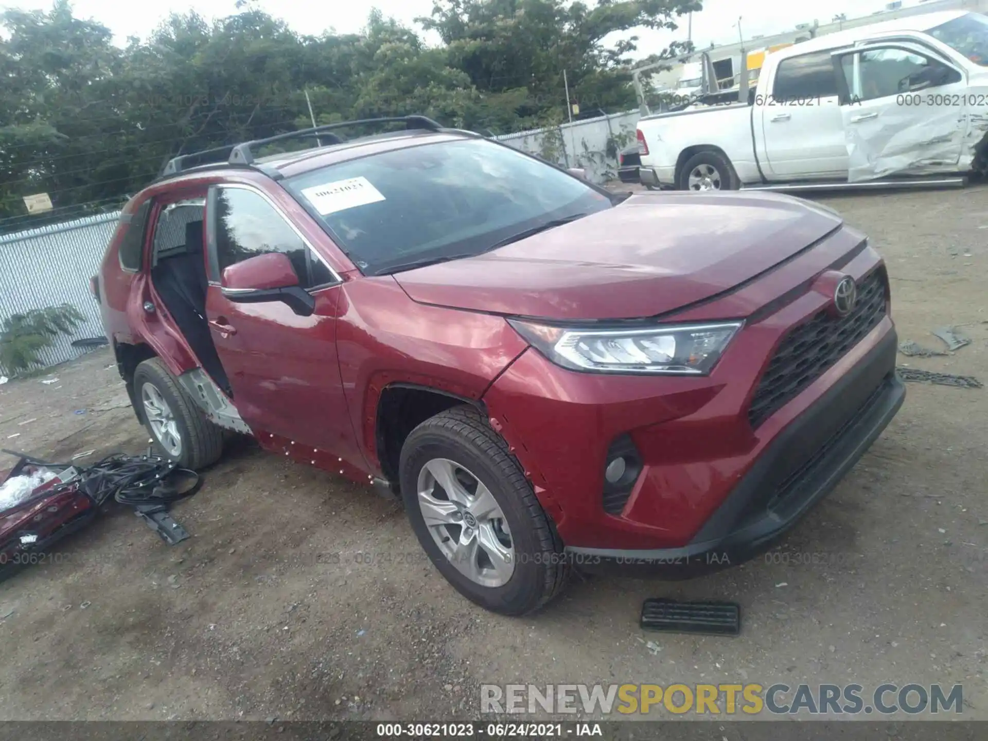 1 Photograph of a damaged car 2T3W1RFV8MW131063 TOYOTA RAV4 2021