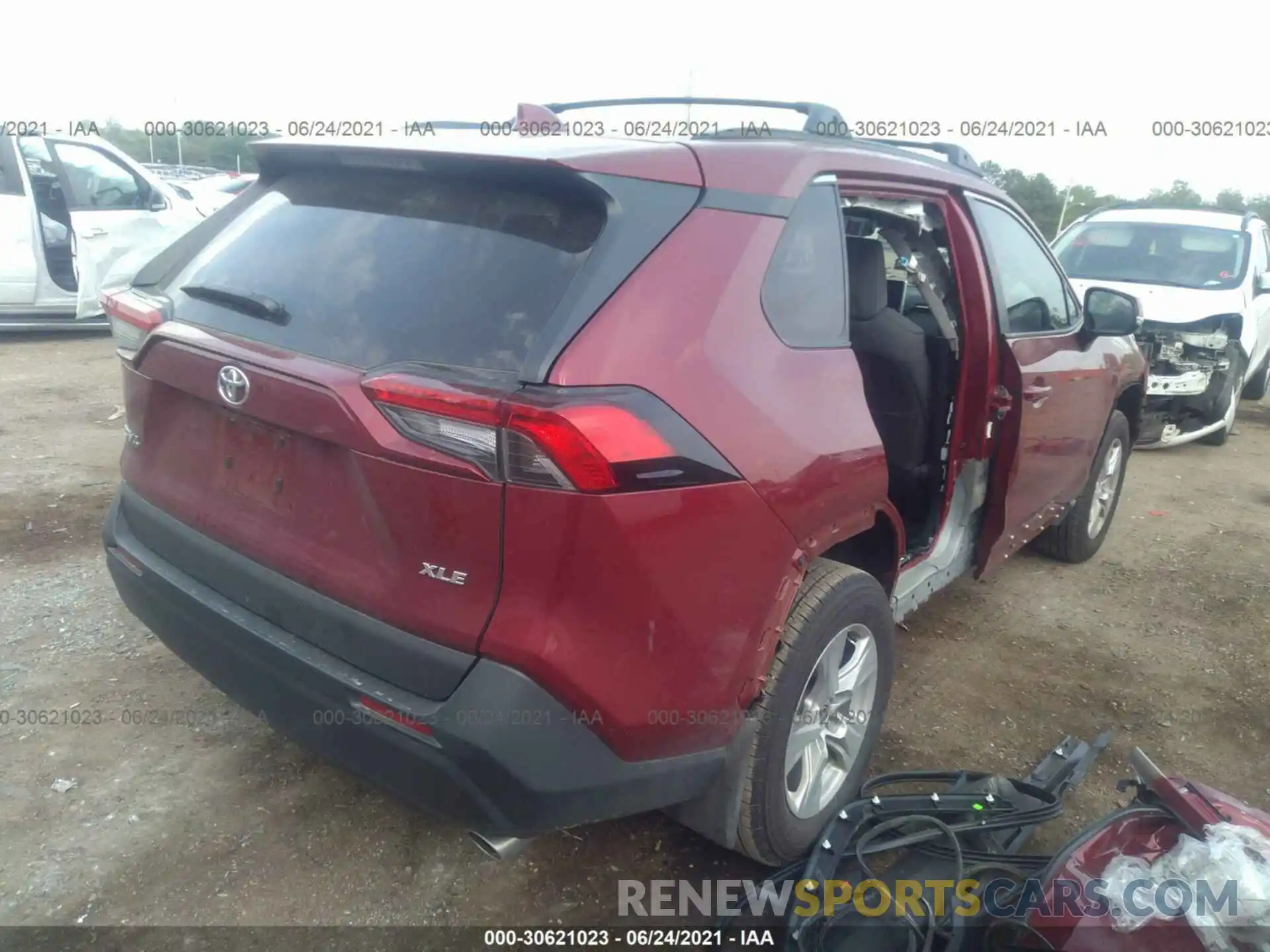 4 Photograph of a damaged car 2T3W1RFV8MW131063 TOYOTA RAV4 2021