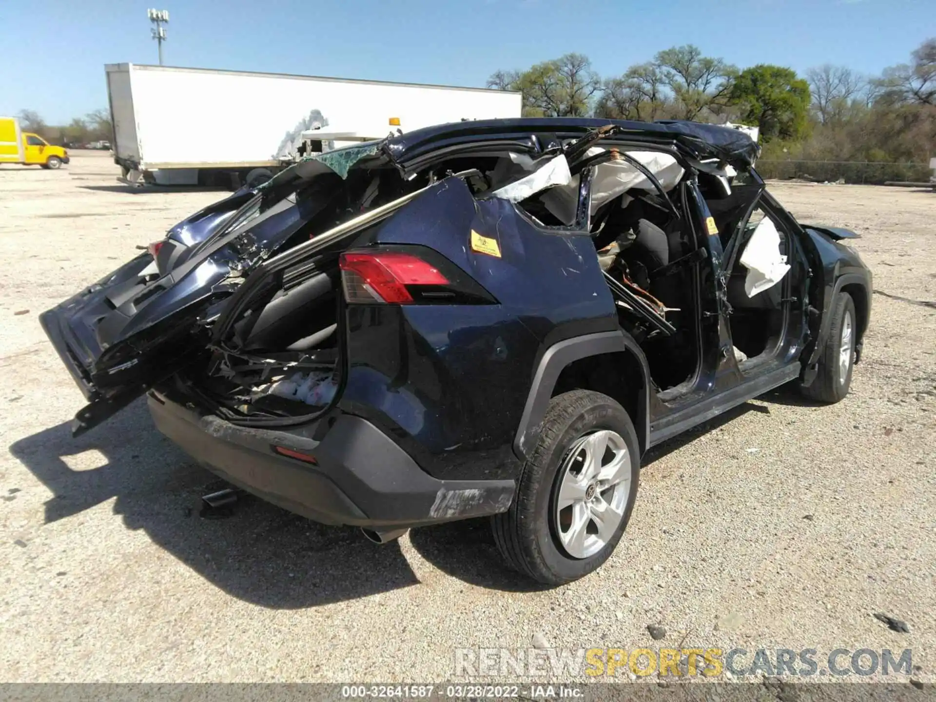 4 Photograph of a damaged car 2T3W1RFV8MW134075 TOYOTA RAV4 2021