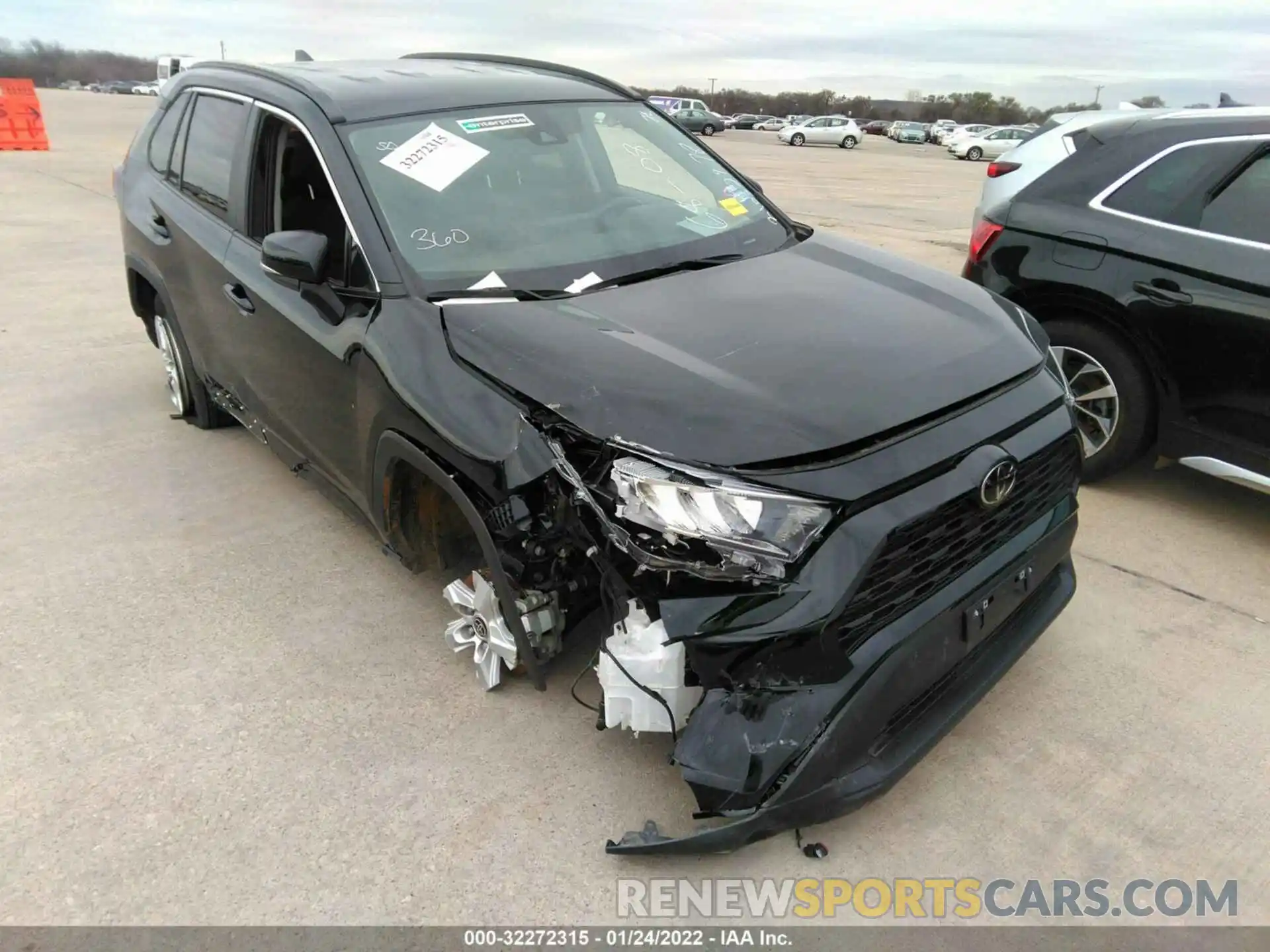 1 Photograph of a damaged car 2T3W1RFV8MW136070 TOYOTA RAV4 2021