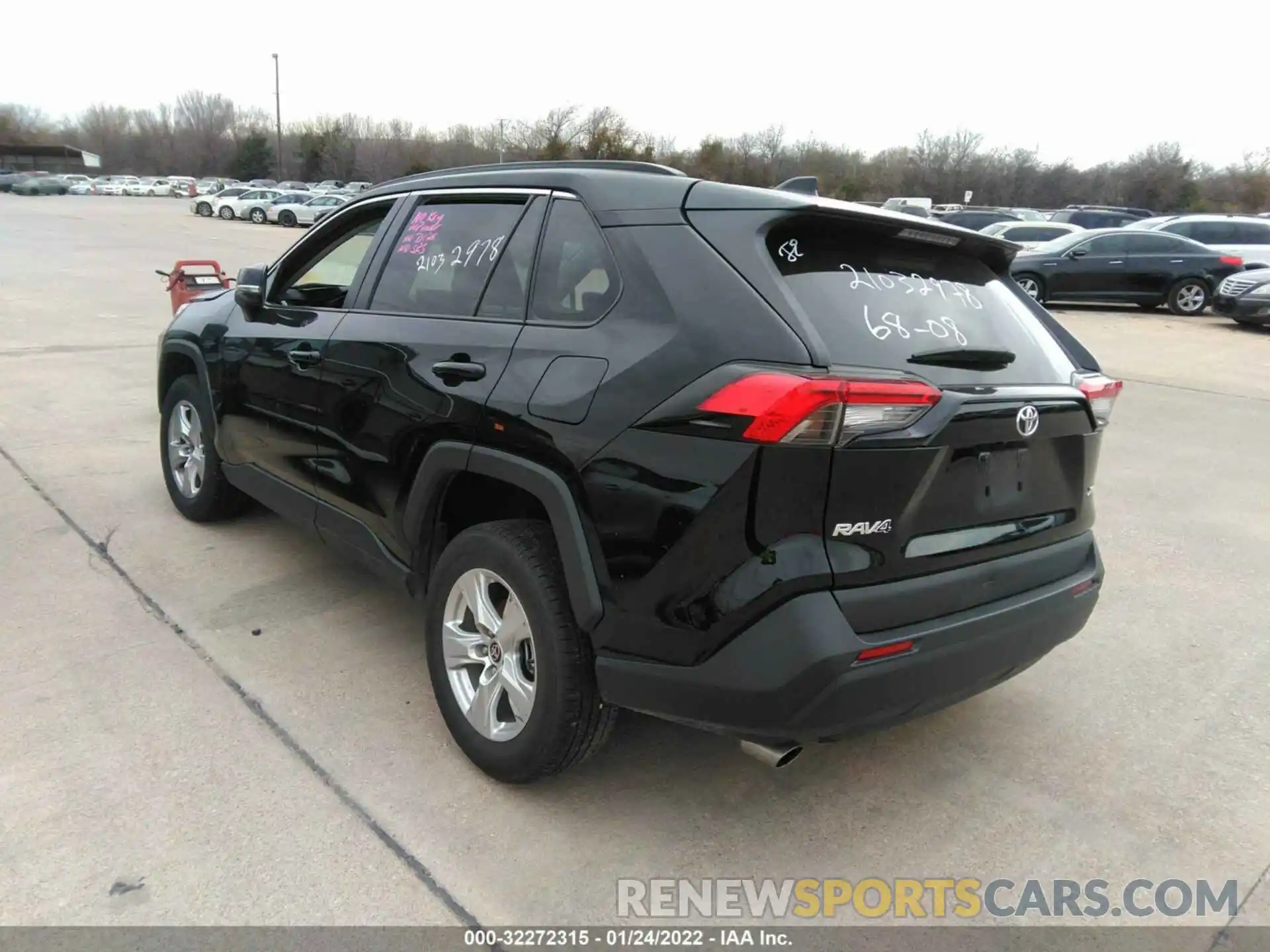 3 Photograph of a damaged car 2T3W1RFV8MW136070 TOYOTA RAV4 2021