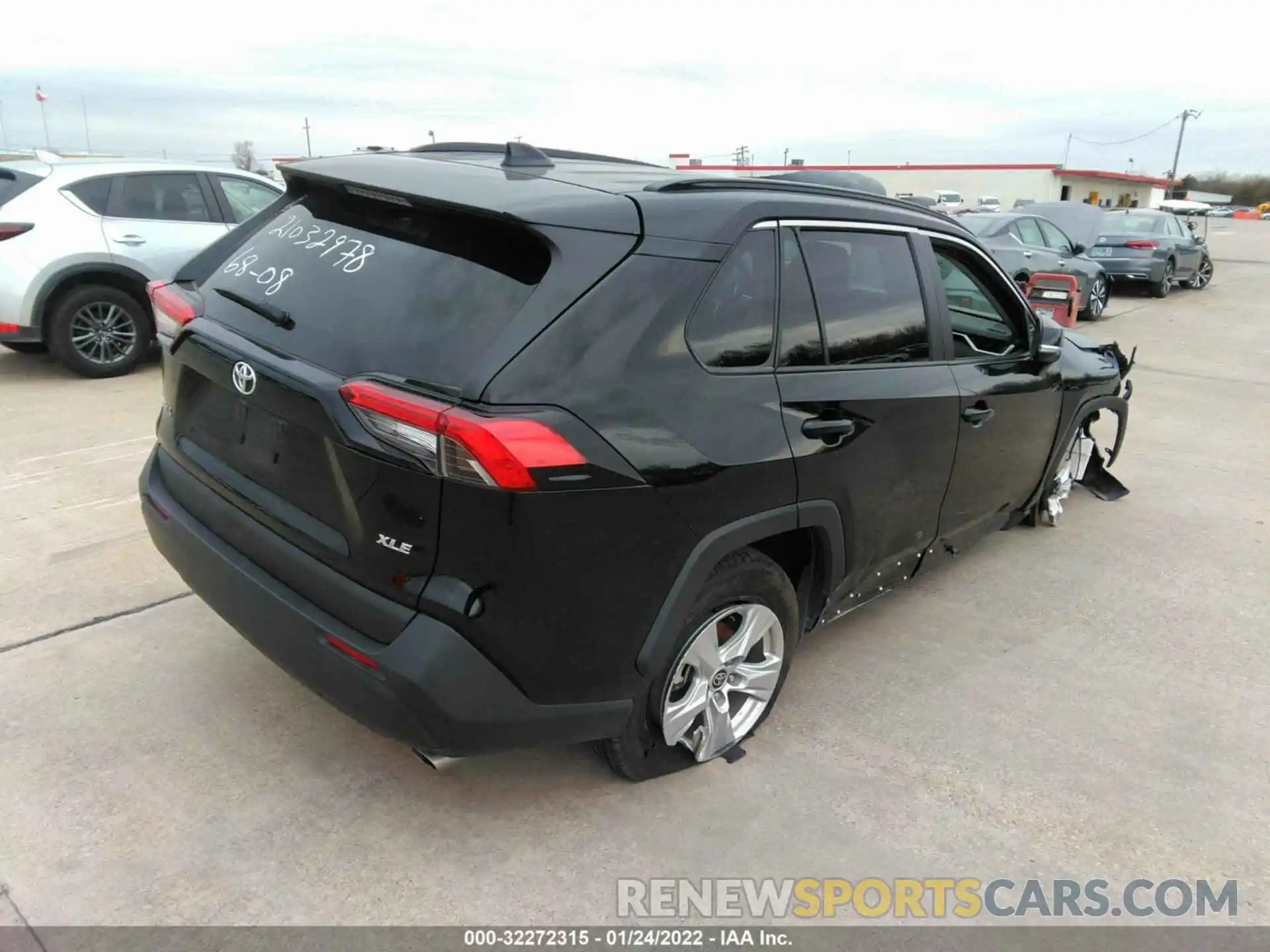 4 Photograph of a damaged car 2T3W1RFV8MW136070 TOYOTA RAV4 2021