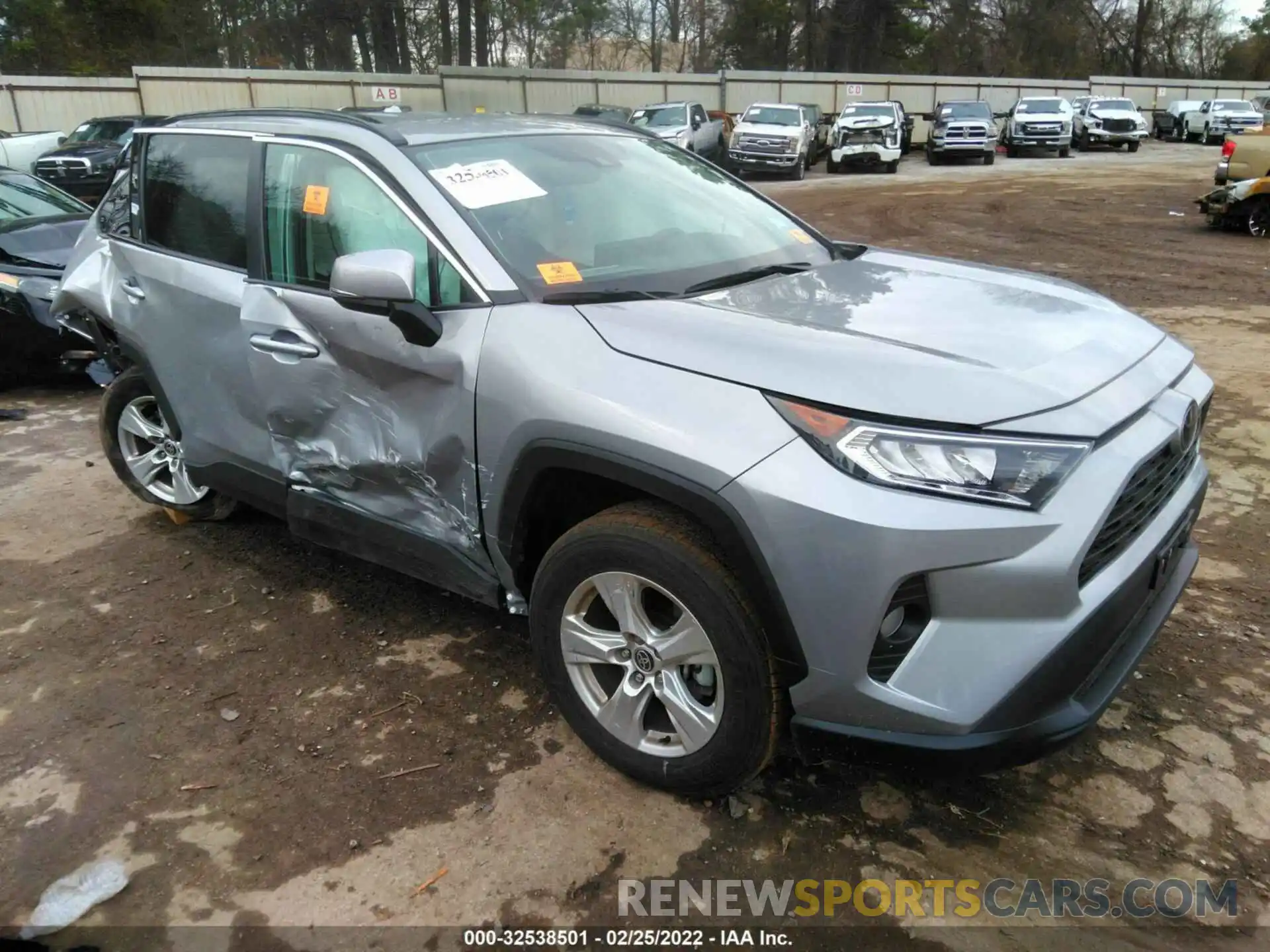 1 Photograph of a damaged car 2T3W1RFV8MW140099 TOYOTA RAV4 2021