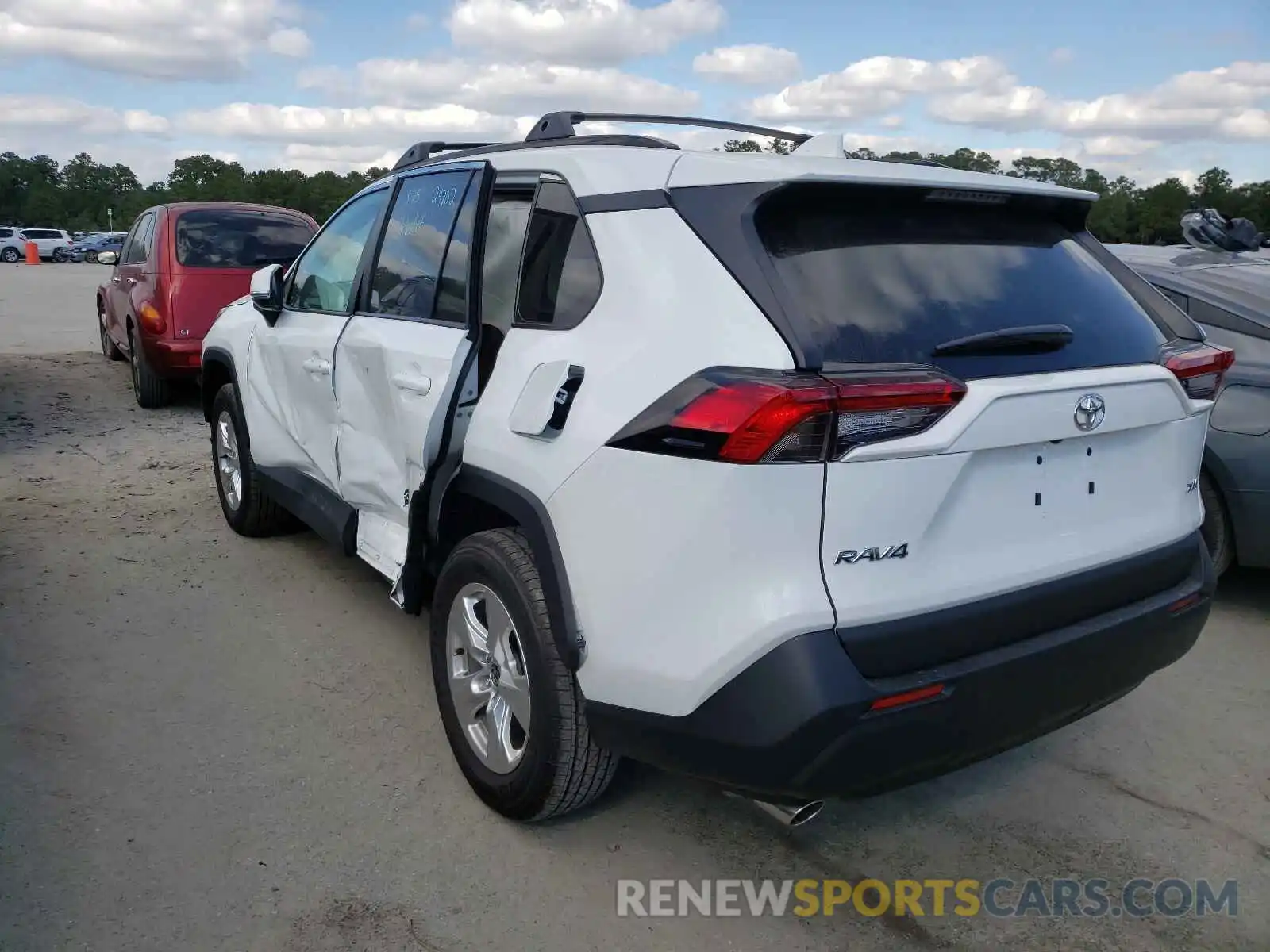 3 Photograph of a damaged car 2T3W1RFV8MW167836 TOYOTA RAV4 2021