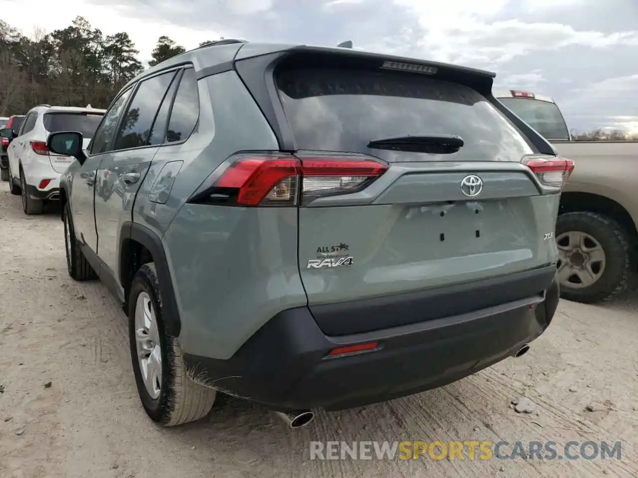 3 Photograph of a damaged car 2T3W1RFV8MW174768 TOYOTA RAV4 2021