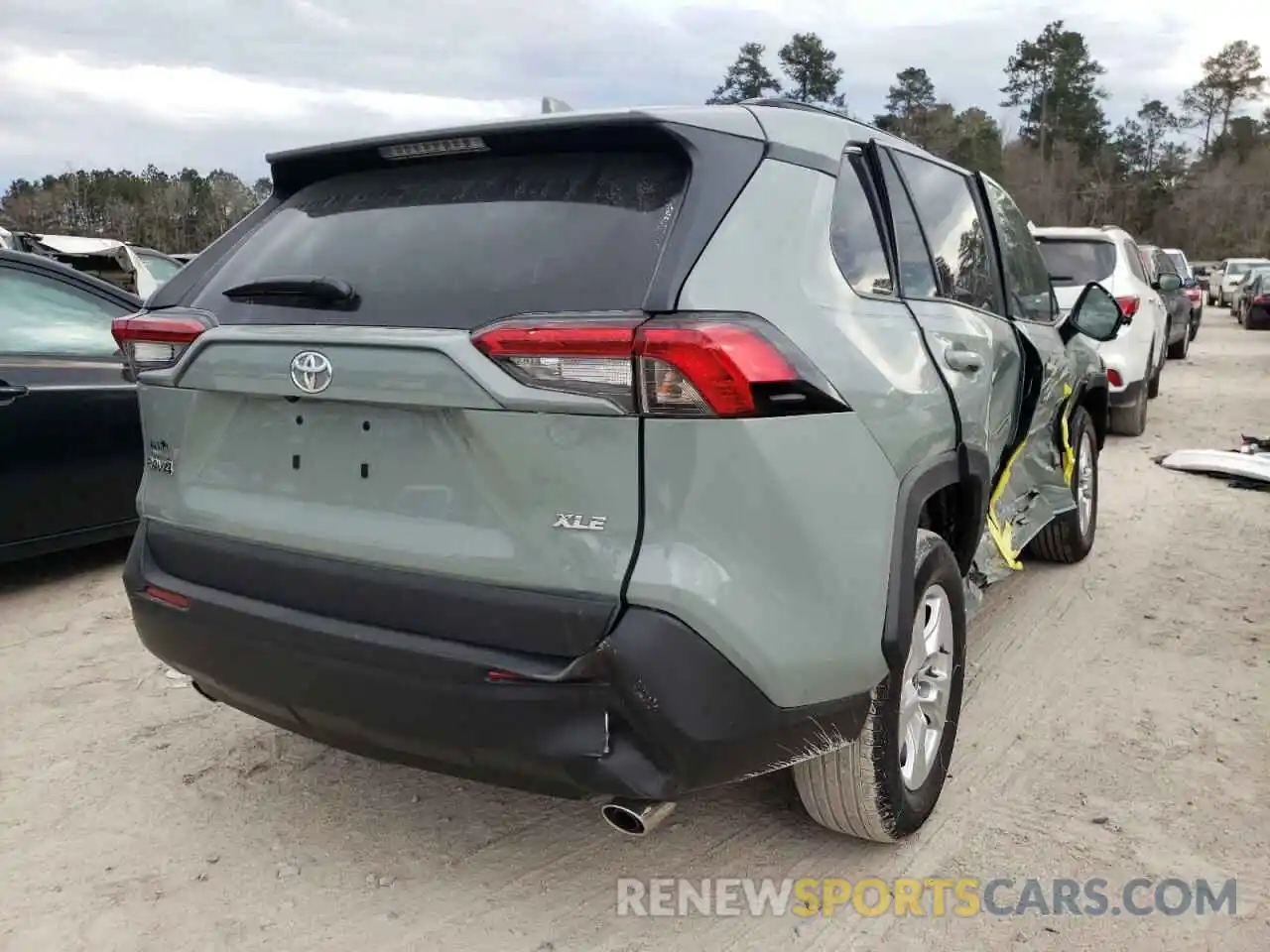 4 Photograph of a damaged car 2T3W1RFV8MW174768 TOYOTA RAV4 2021