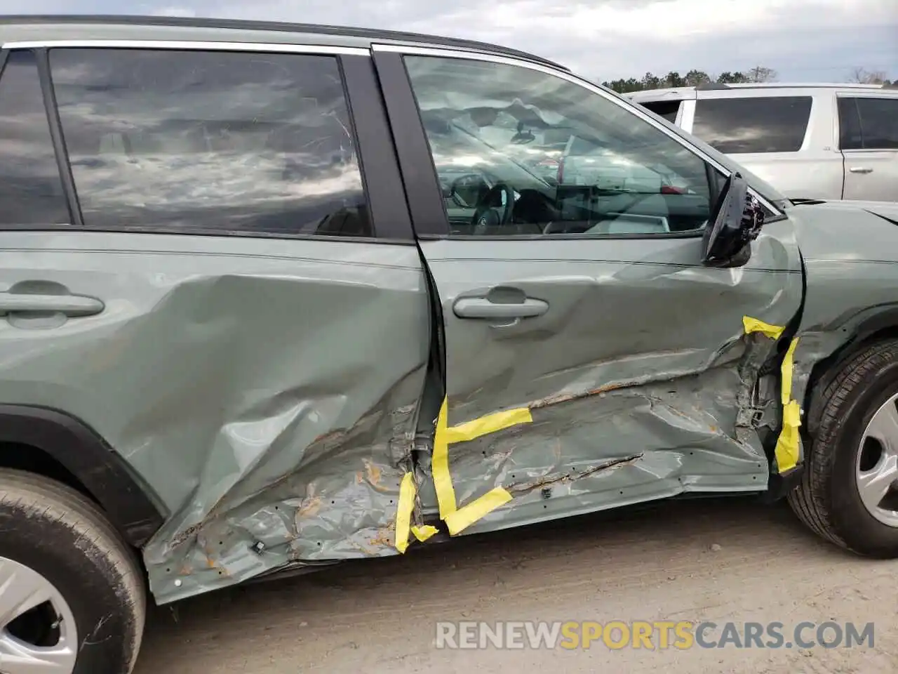 9 Photograph of a damaged car 2T3W1RFV8MW174768 TOYOTA RAV4 2021