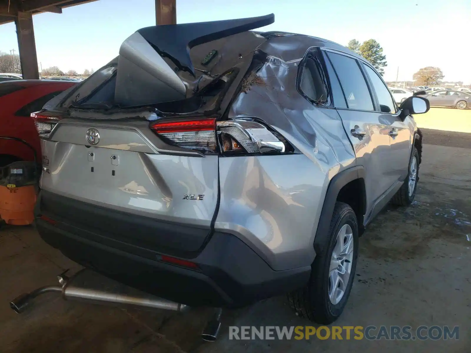 4 Photograph of a damaged car 2T3W1RFV9MC087429 TOYOTA RAV4 2021