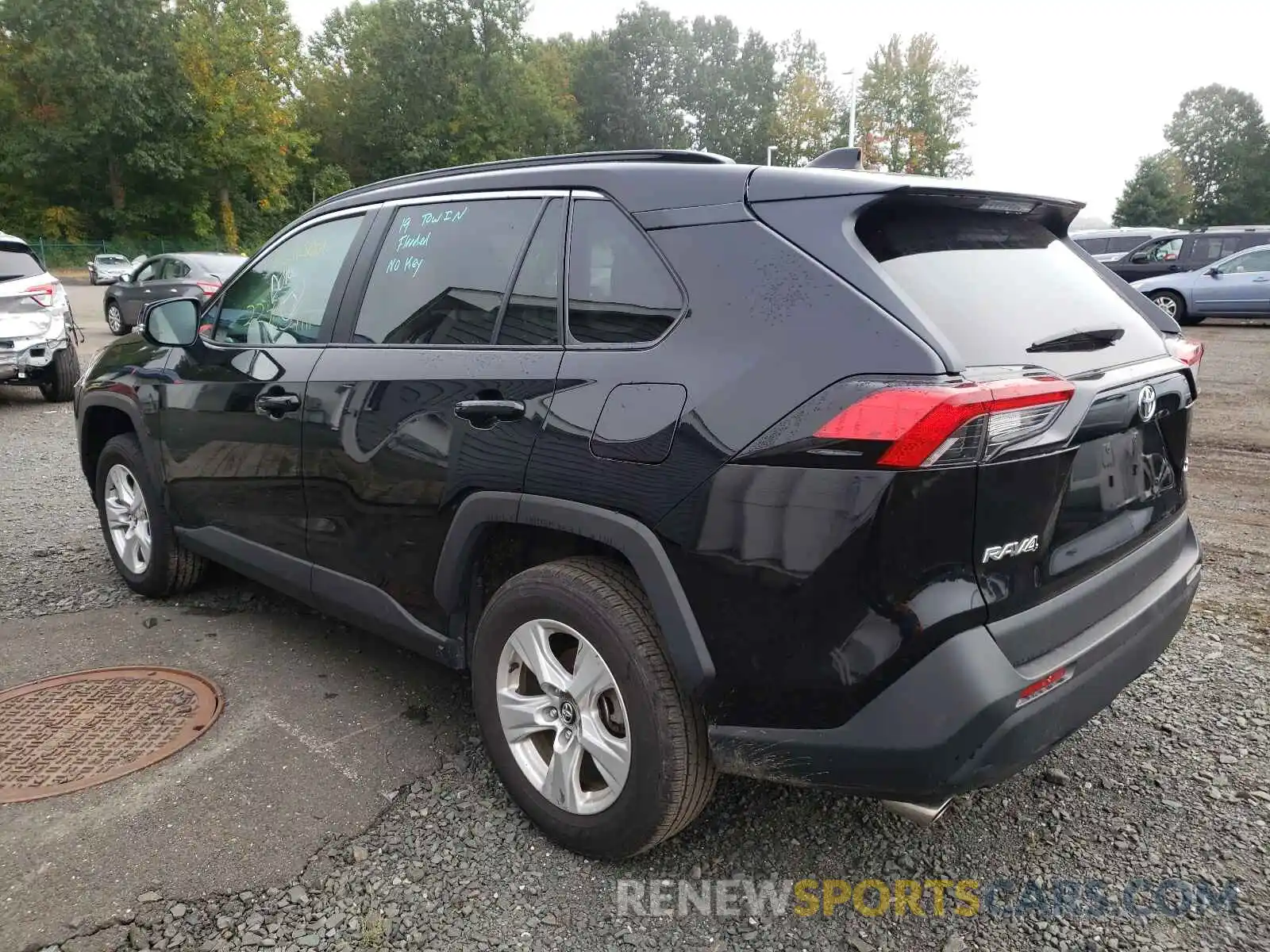 3 Photograph of a damaged car 2T3W1RFV9MC095580 TOYOTA RAV4 2021