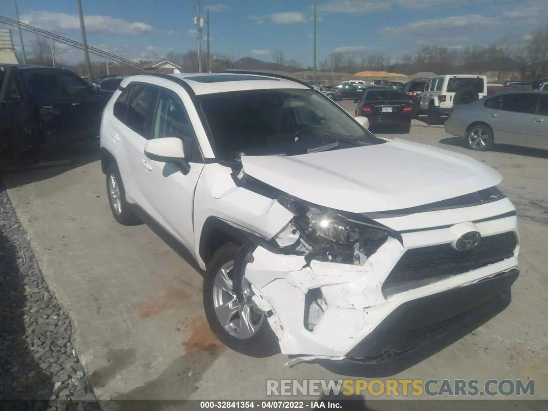 1 Photograph of a damaged car 2T3W1RFV9MC117268 TOYOTA RAV4 2021