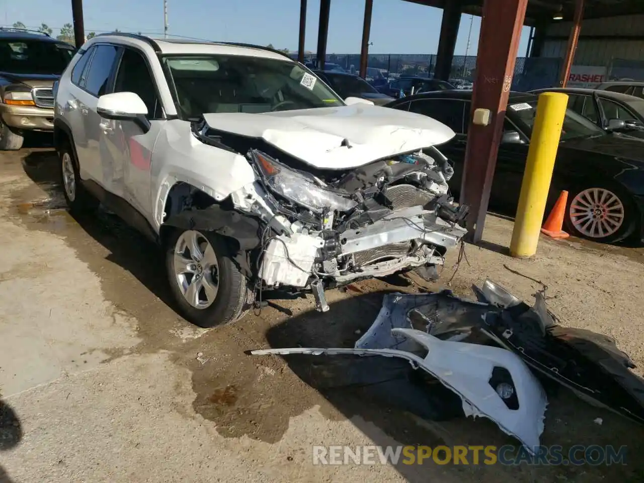 1 Photograph of a damaged car 2T3W1RFV9MC123264 TOYOTA RAV4 2021