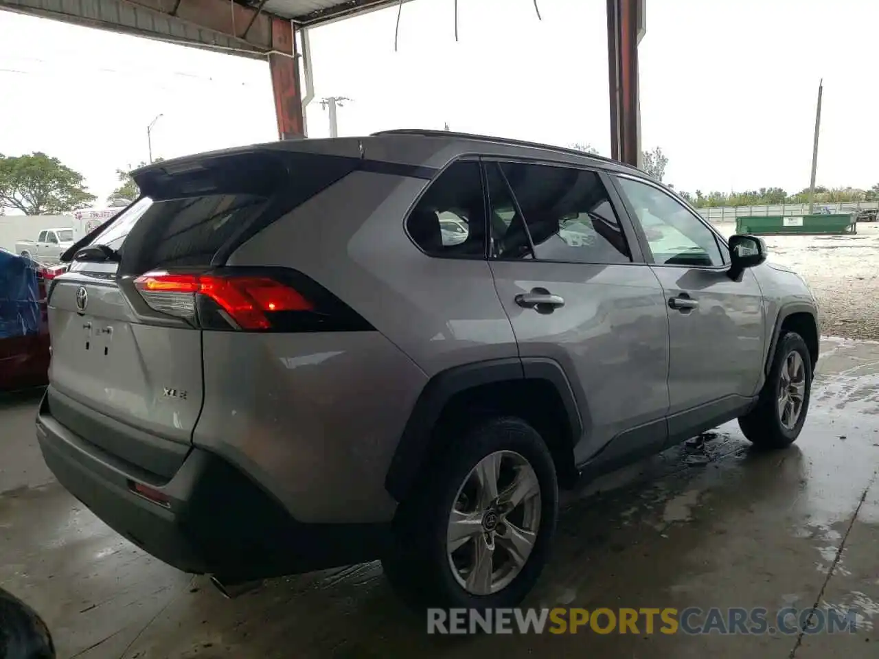 4 Photograph of a damaged car 2T3W1RFV9MC132031 TOYOTA RAV4 2021