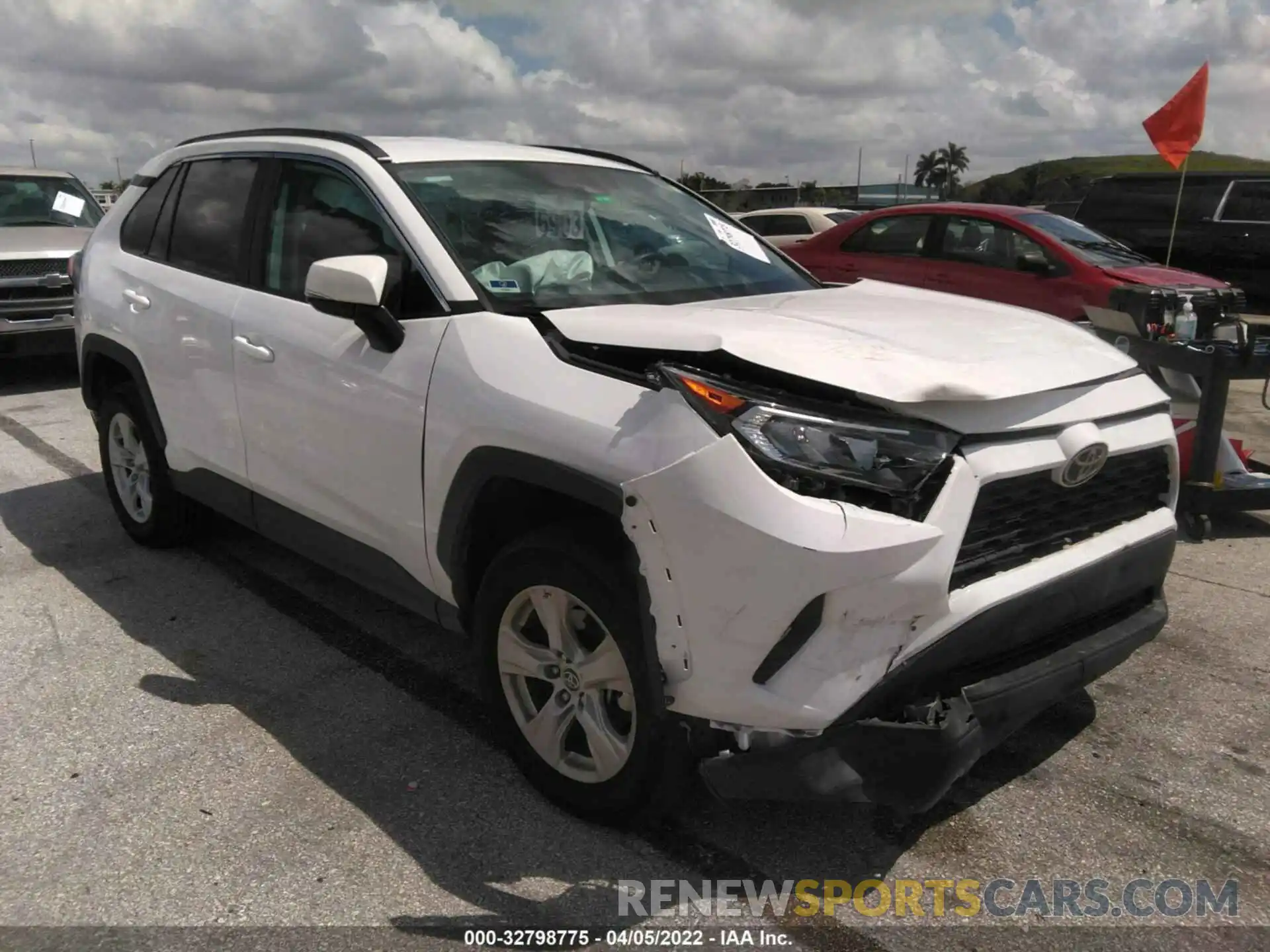 1 Photograph of a damaged car 2T3W1RFV9MC136970 TOYOTA RAV4 2021