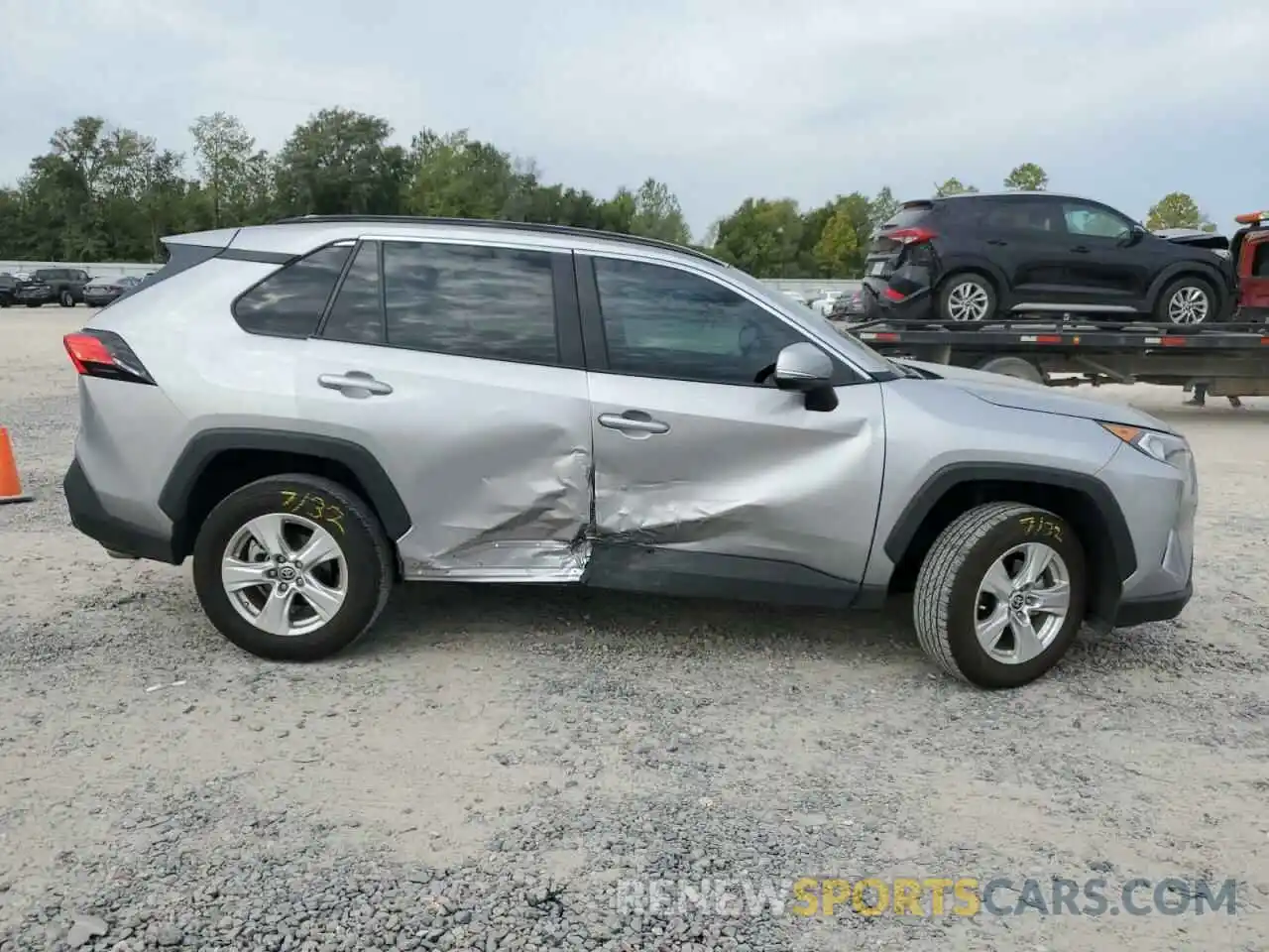 9 Photograph of a damaged car 2T3W1RFV9MC140761 TOYOTA RAV4 2021