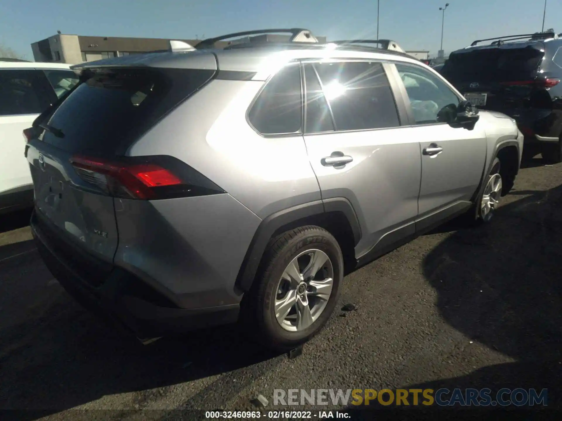 4 Photograph of a damaged car 2T3W1RFV9MC172903 TOYOTA RAV4 2021