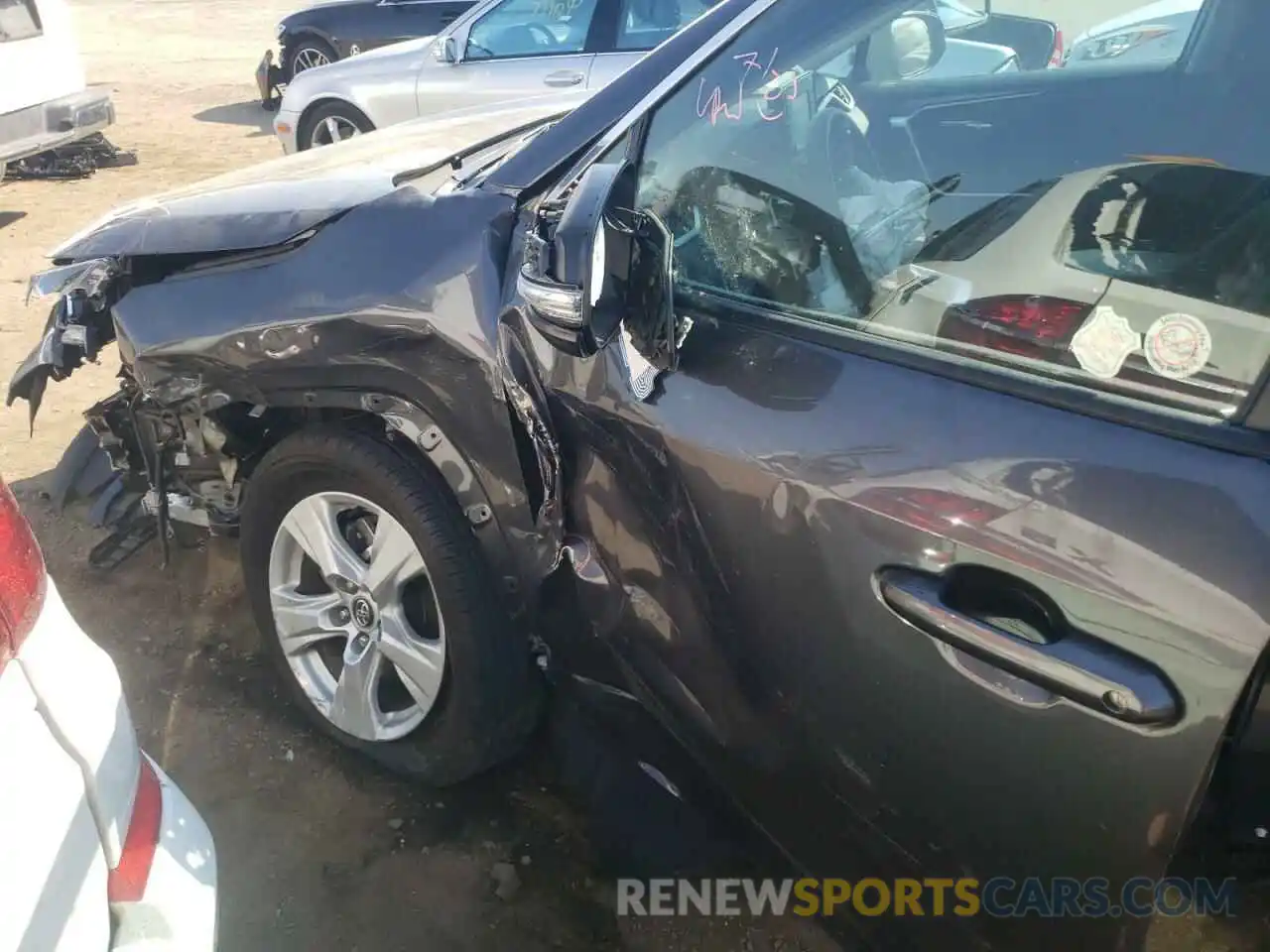 9 Photograph of a damaged car 2T3W1RFV9MW106575 TOYOTA RAV4 2021