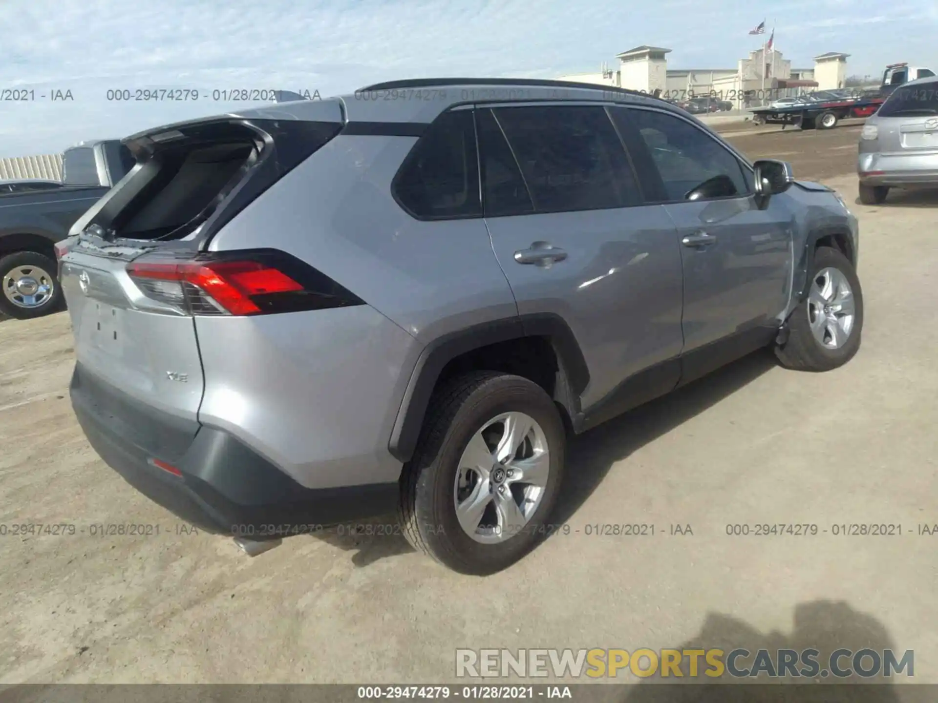 4 Photograph of a damaged car 2T3W1RFV9MW107483 TOYOTA RAV4 2021