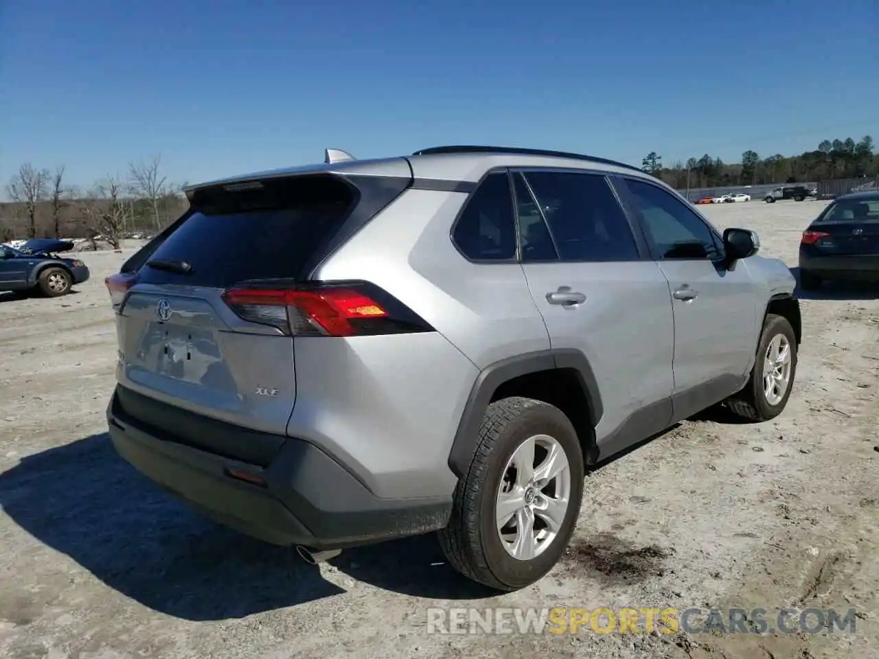 4 Photograph of a damaged car 2T3W1RFV9MW111226 TOYOTA RAV4 2021