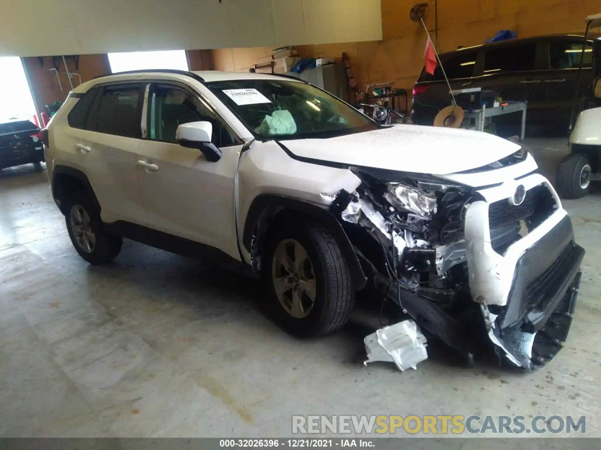 1 Photograph of a damaged car 2T3W1RFV9MW114126 TOYOTA RAV4 2021