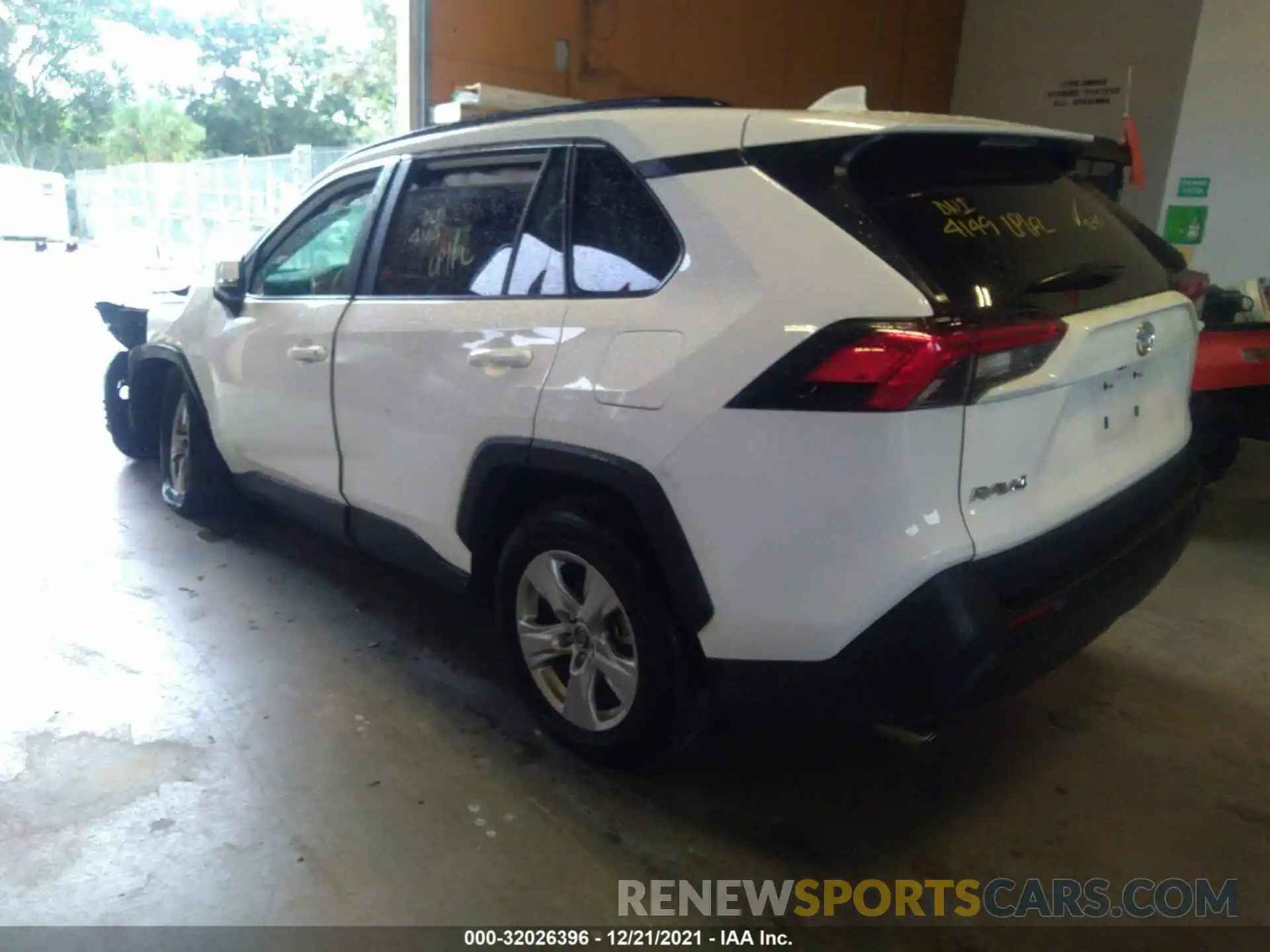 3 Photograph of a damaged car 2T3W1RFV9MW114126 TOYOTA RAV4 2021