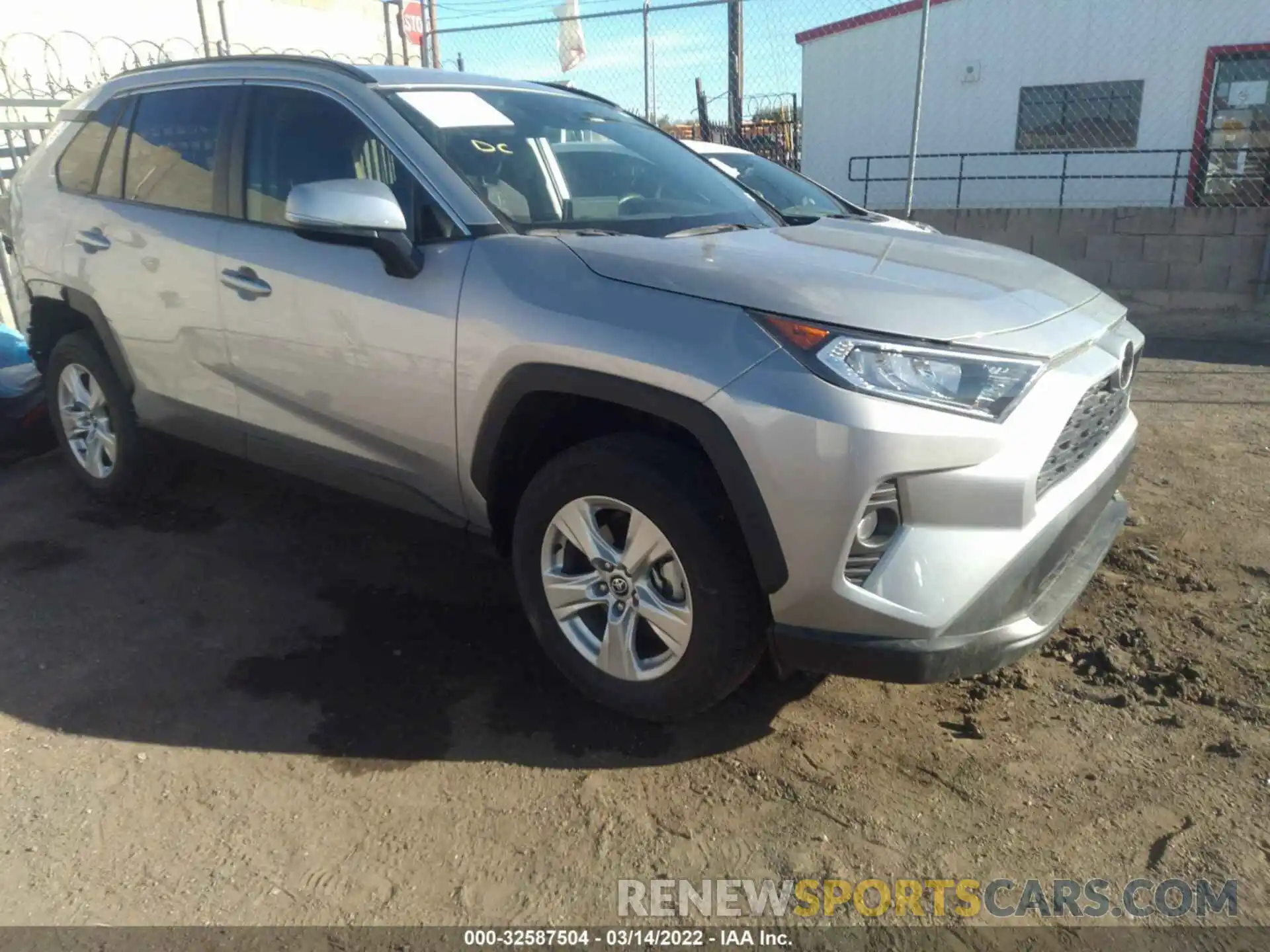 1 Photograph of a damaged car 2T3W1RFV9MW120668 TOYOTA RAV4 2021