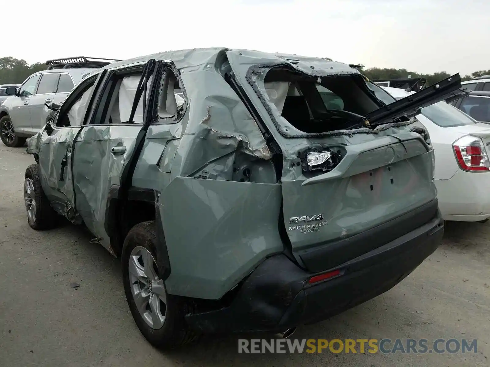 3 Photograph of a damaged car 2T3W1RFV9MW121190 TOYOTA RAV4 2021