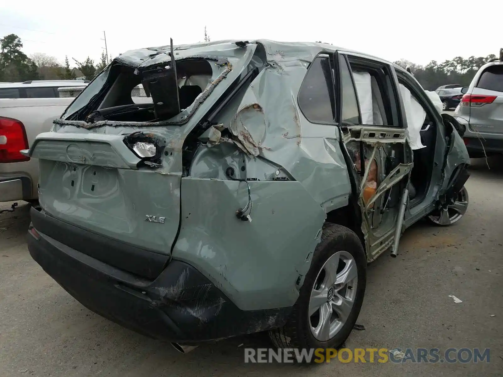 4 Photograph of a damaged car 2T3W1RFV9MW121190 TOYOTA RAV4 2021