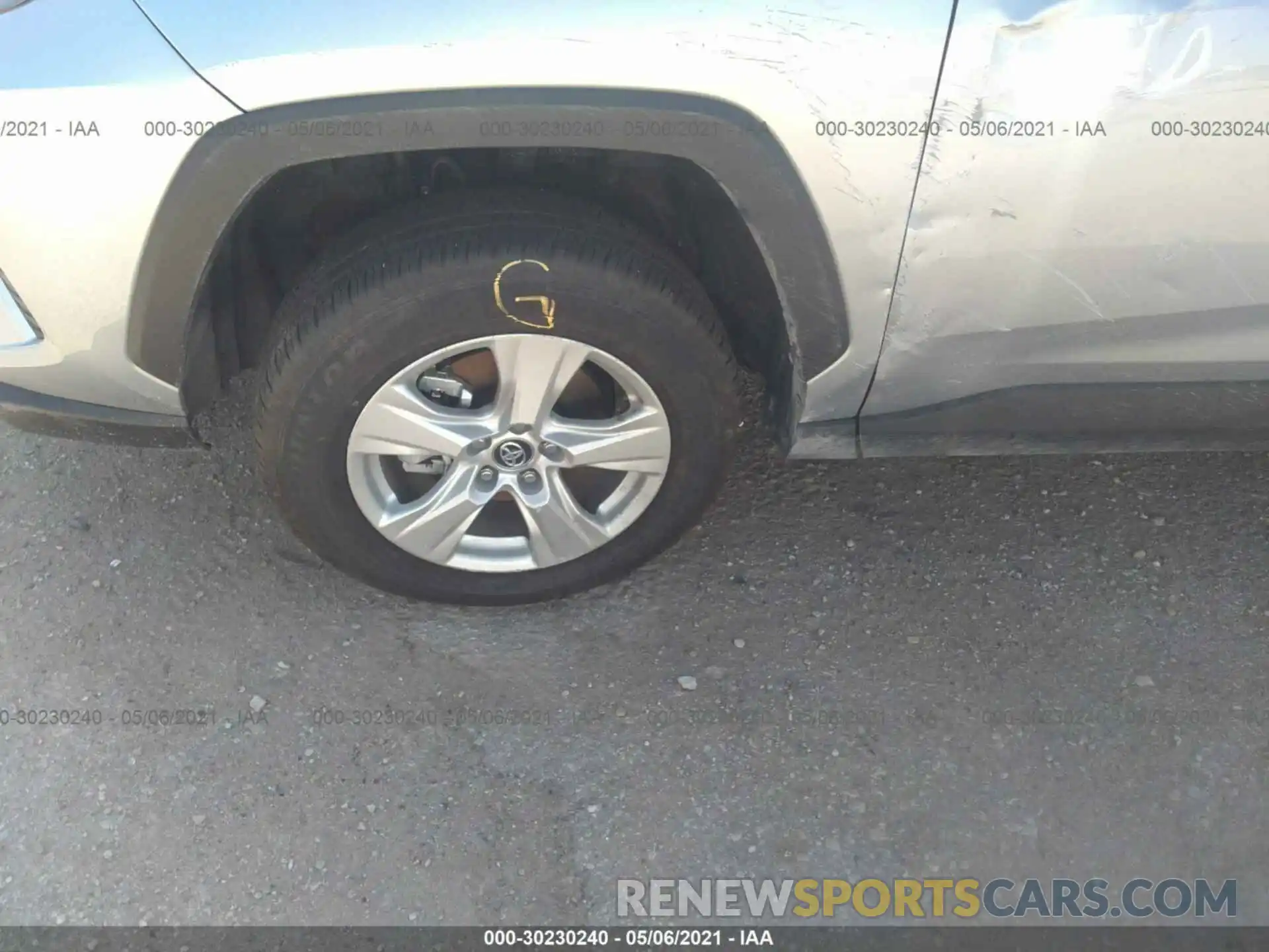 12 Photograph of a damaged car 2T3W1RFV9MW123523 TOYOTA RAV4 2021