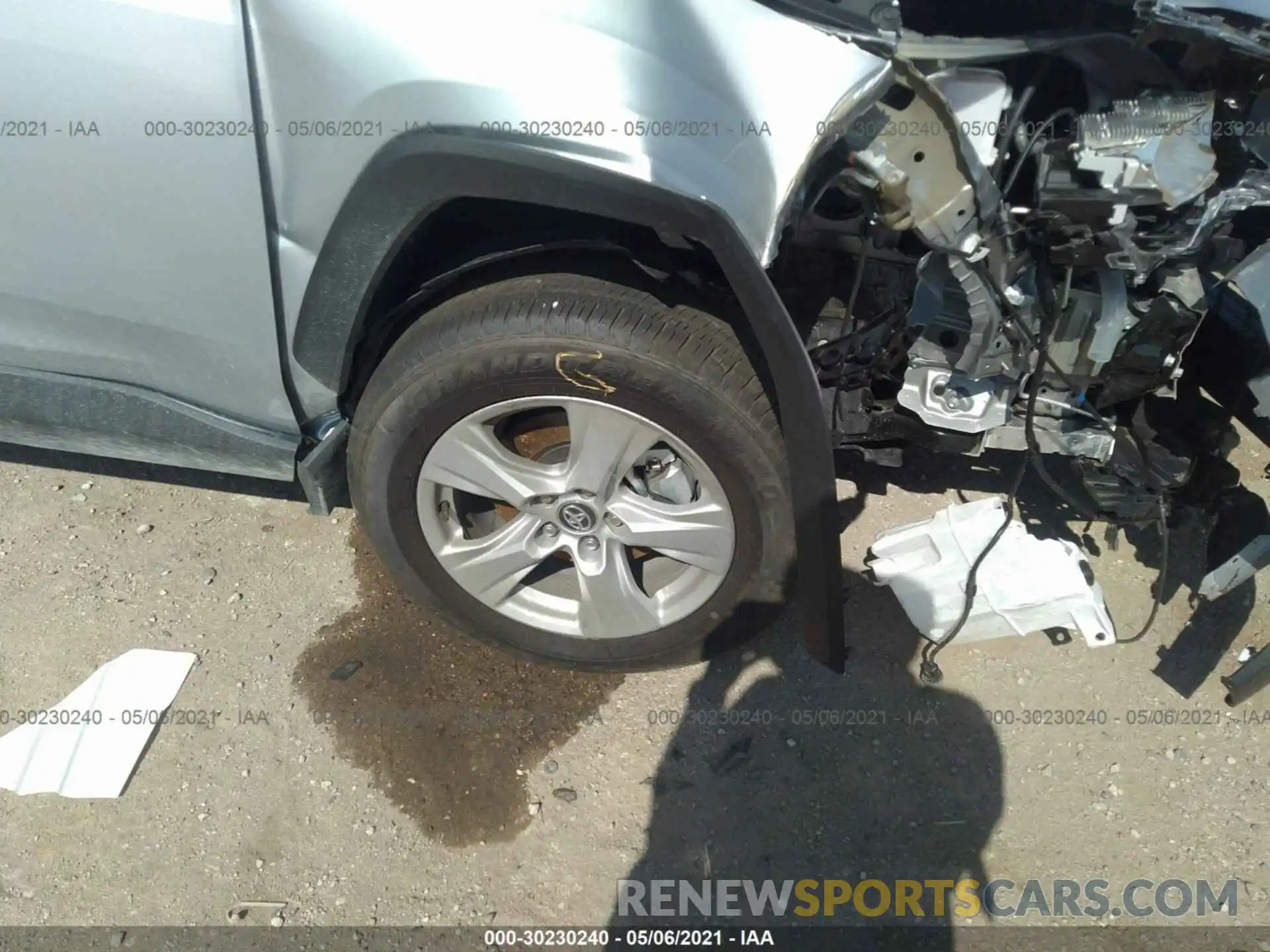 14 Photograph of a damaged car 2T3W1RFV9MW123523 TOYOTA RAV4 2021